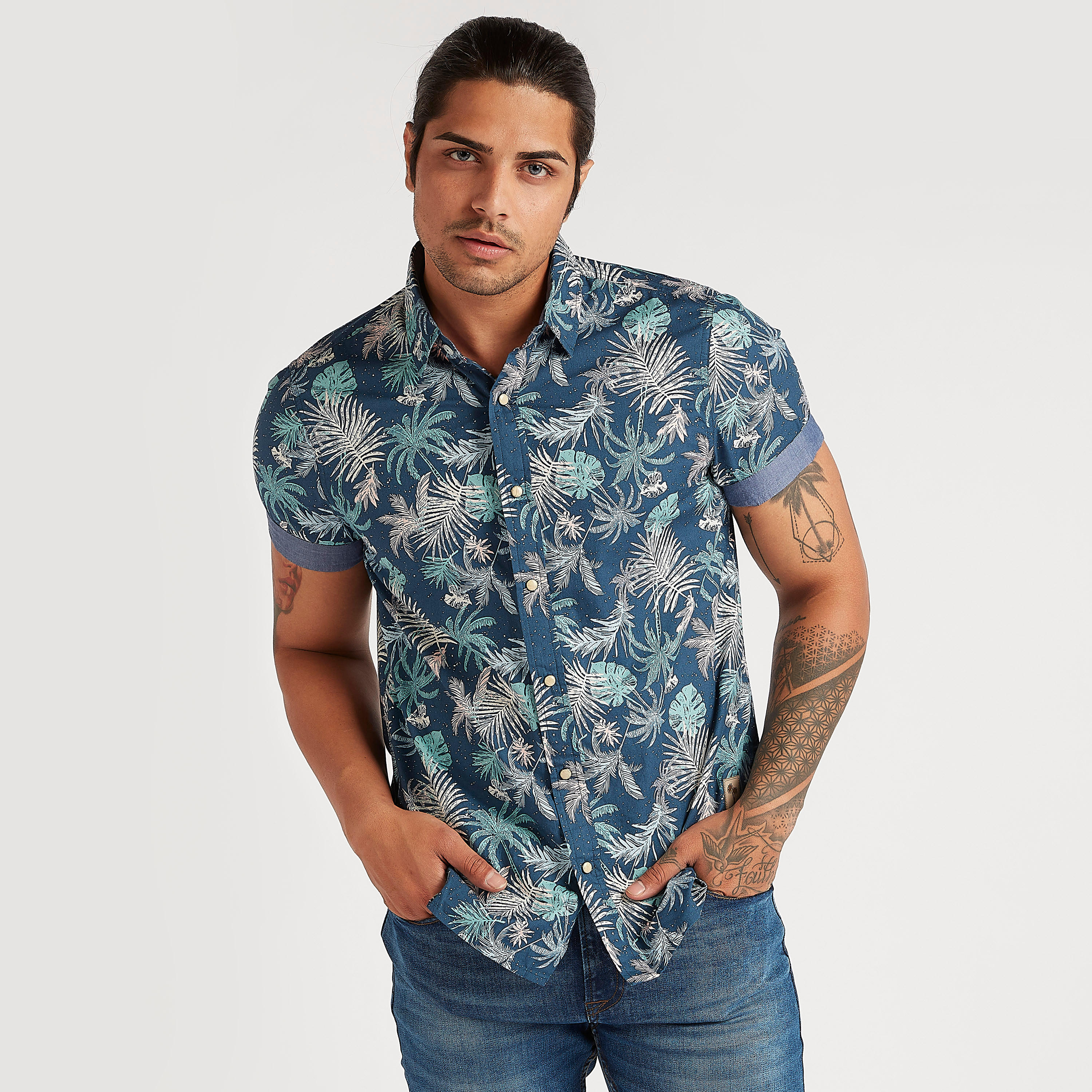 قميص بطبعات استوائية بأكمام قصيرة من لي كوبر-men-clothing-shirts-image-1