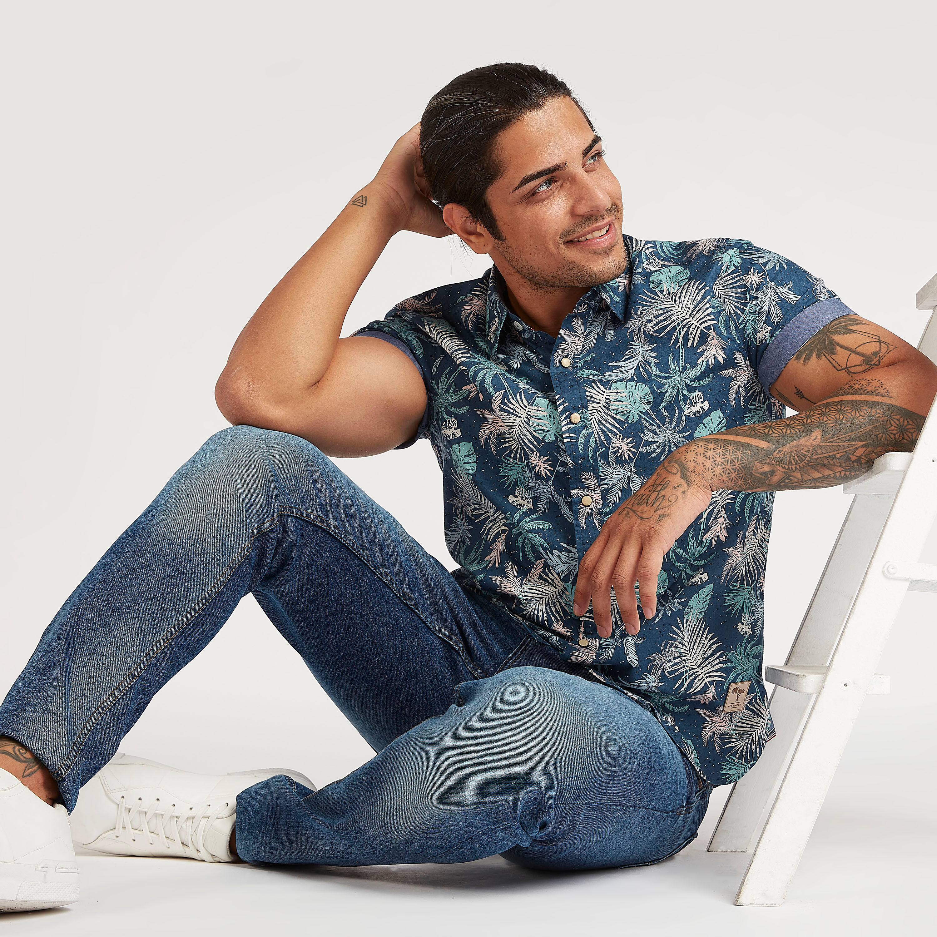 قميص بطبعات استوائية بأكمام قصيرة من لي كوبر-men-clothing-shirts-image-2