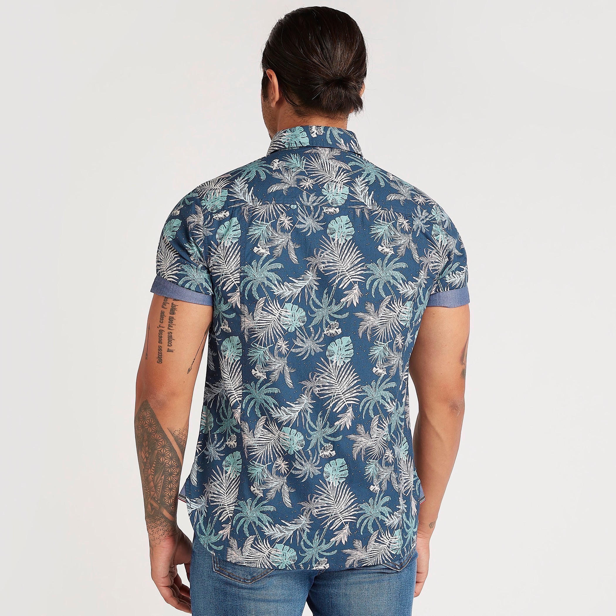 قميص بطبعات استوائية بأكمام قصيرة من لي كوبر-men-clothing-shirts-image-4