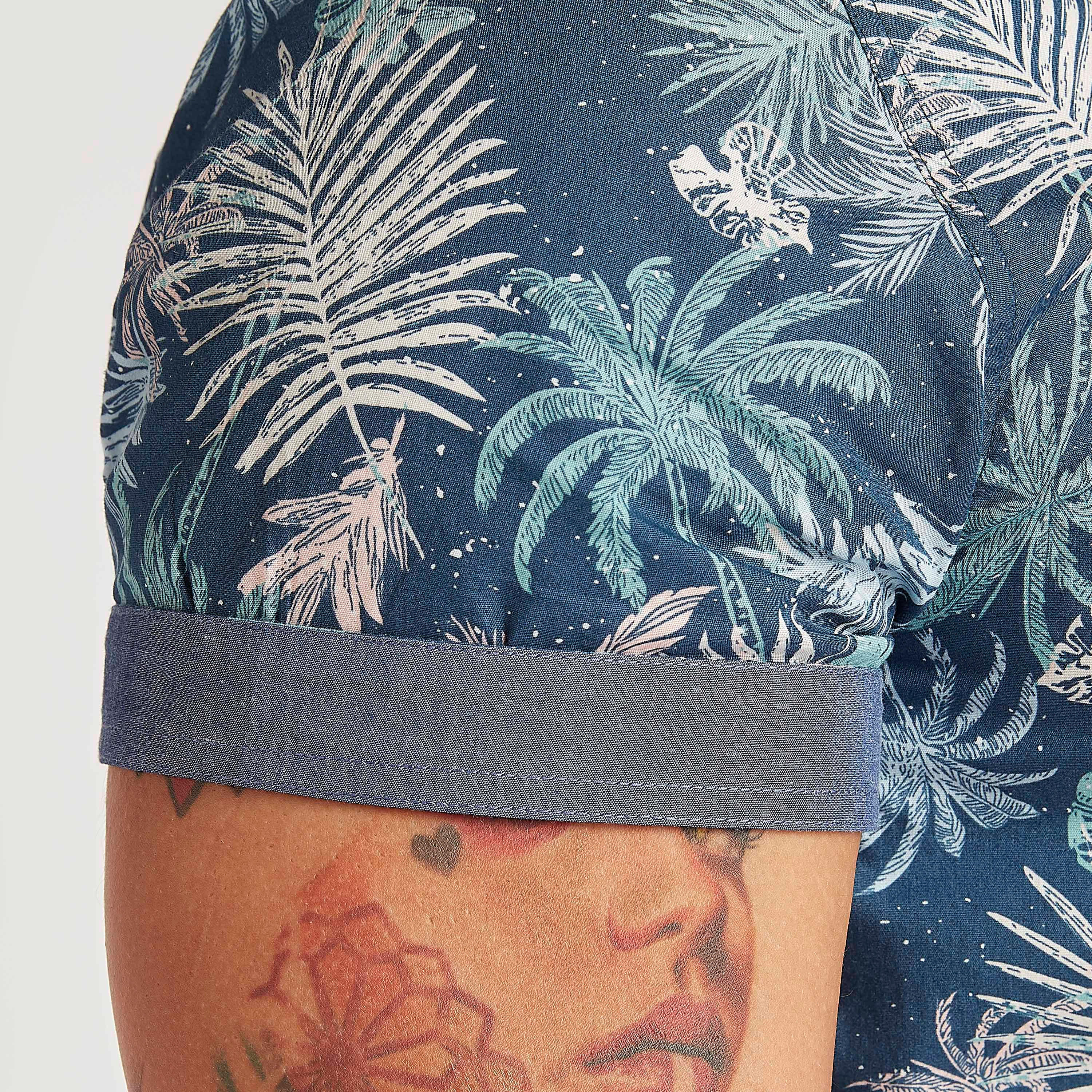 قميص بطبعات استوائية بأكمام قصيرة من لي كوبر-men-clothing-shirts-image-5