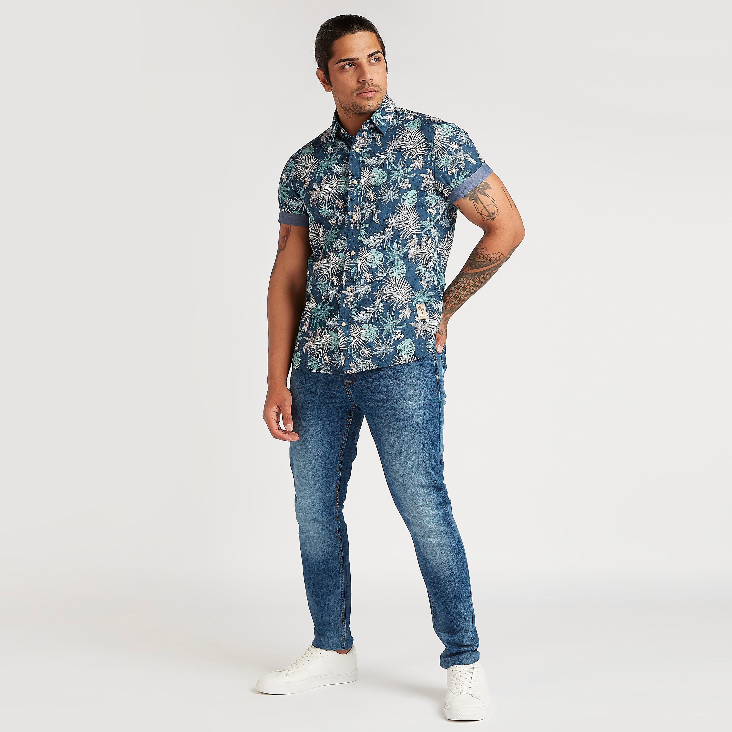 قميص بطبعات استوائية بأكمام قصيرة من لي كوبر-men-clothing-shirts-image-6