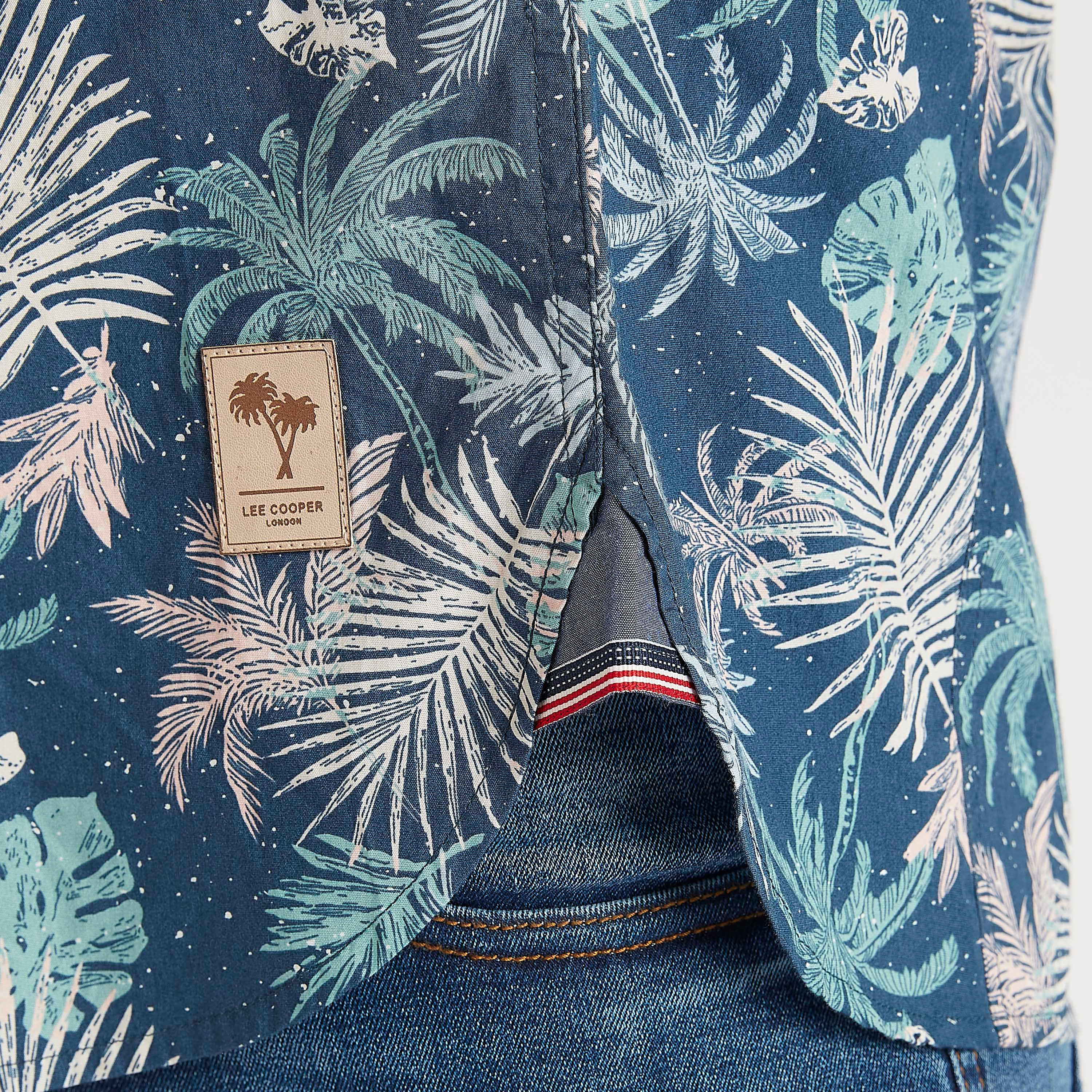 قميص بطبعات استوائية بأكمام قصيرة من لي كوبر-men-clothing-shirts-image-7