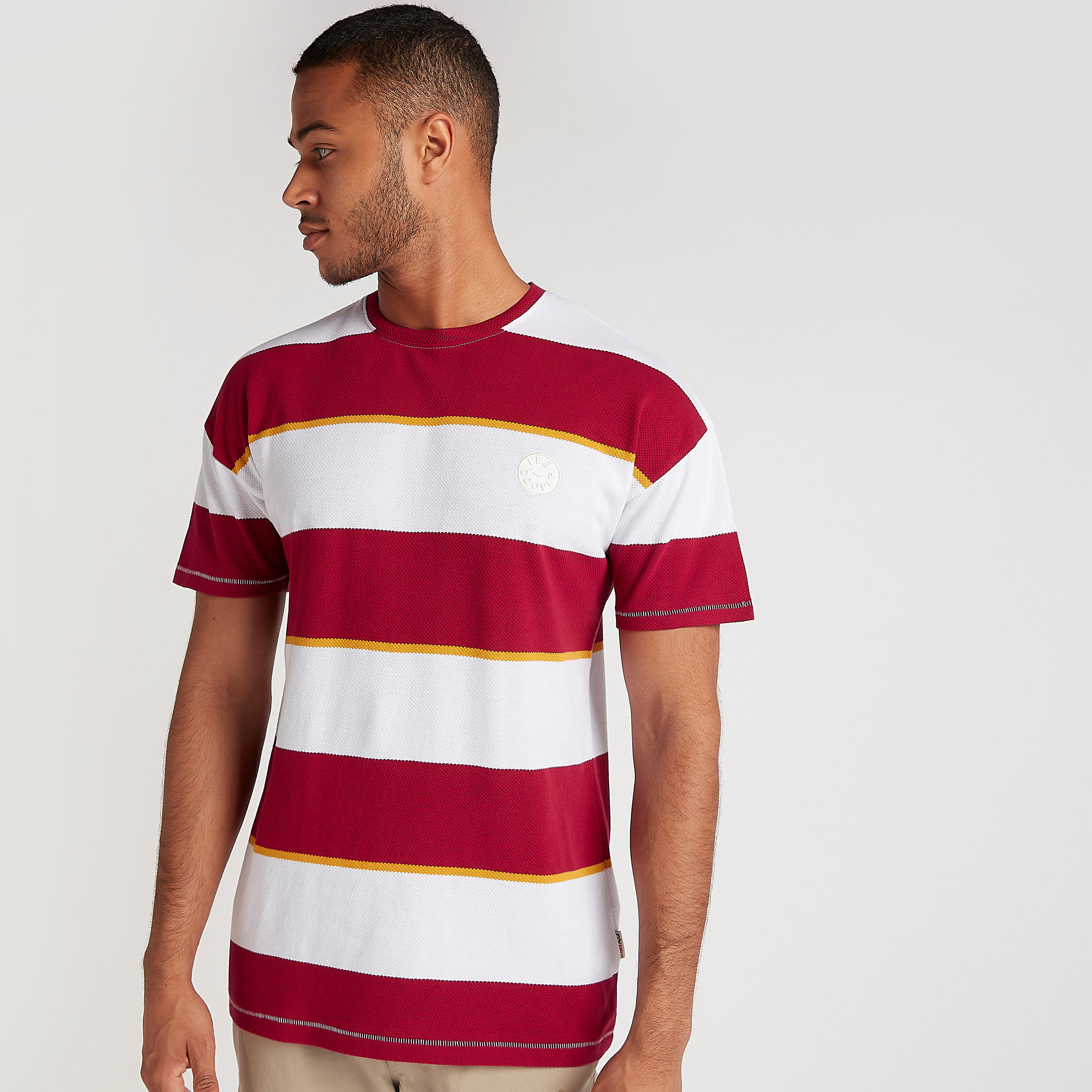 تيشيرت مقلّم بياقة ضيّقة وأكمام قصيرة من لي كوبر-men-clothing-tshirtsandpolos-tshirts-image-1