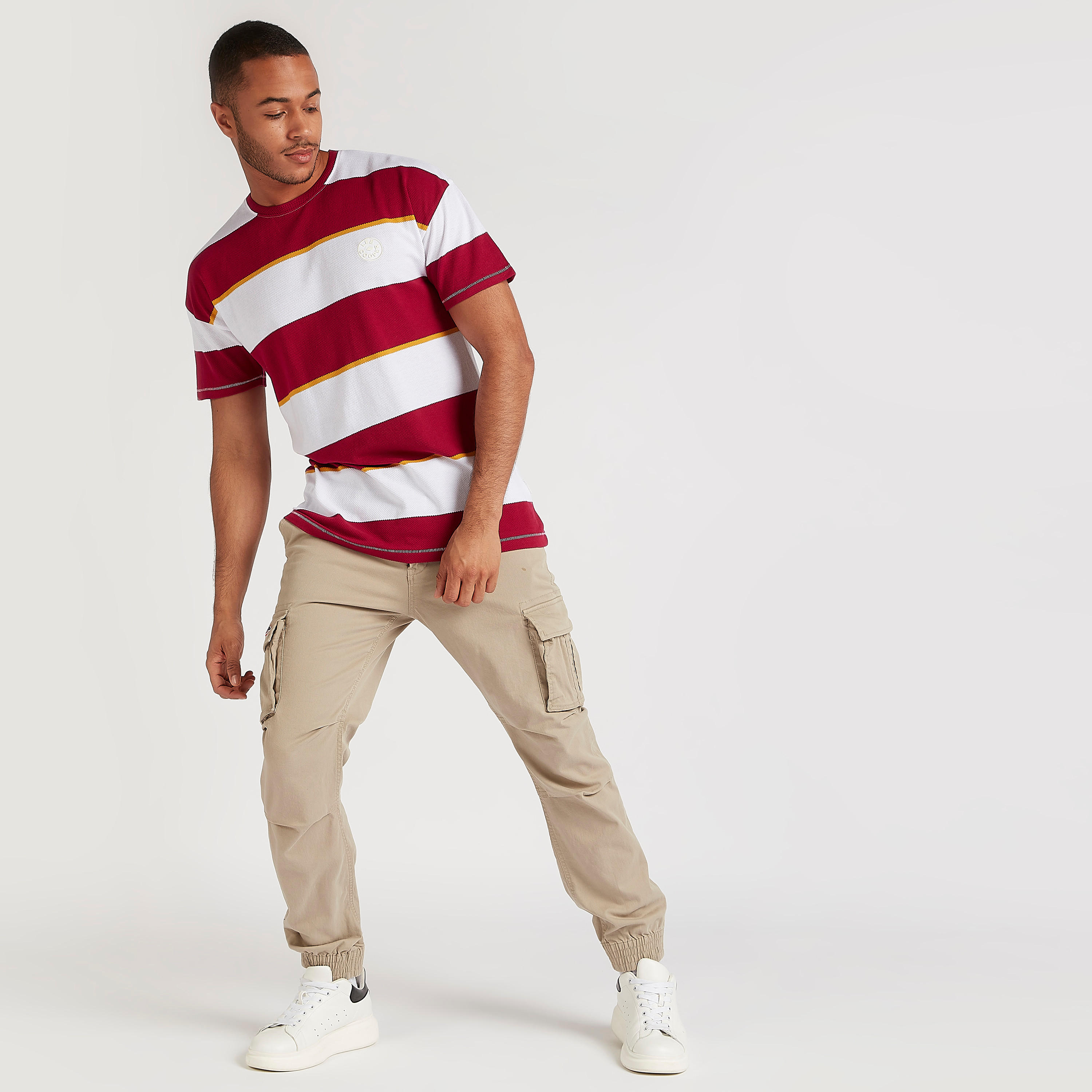 تيشيرت مقلّم بياقة ضيّقة وأكمام قصيرة من لي كوبر-men-clothing-tshirtsandpolos-tshirts-image-2