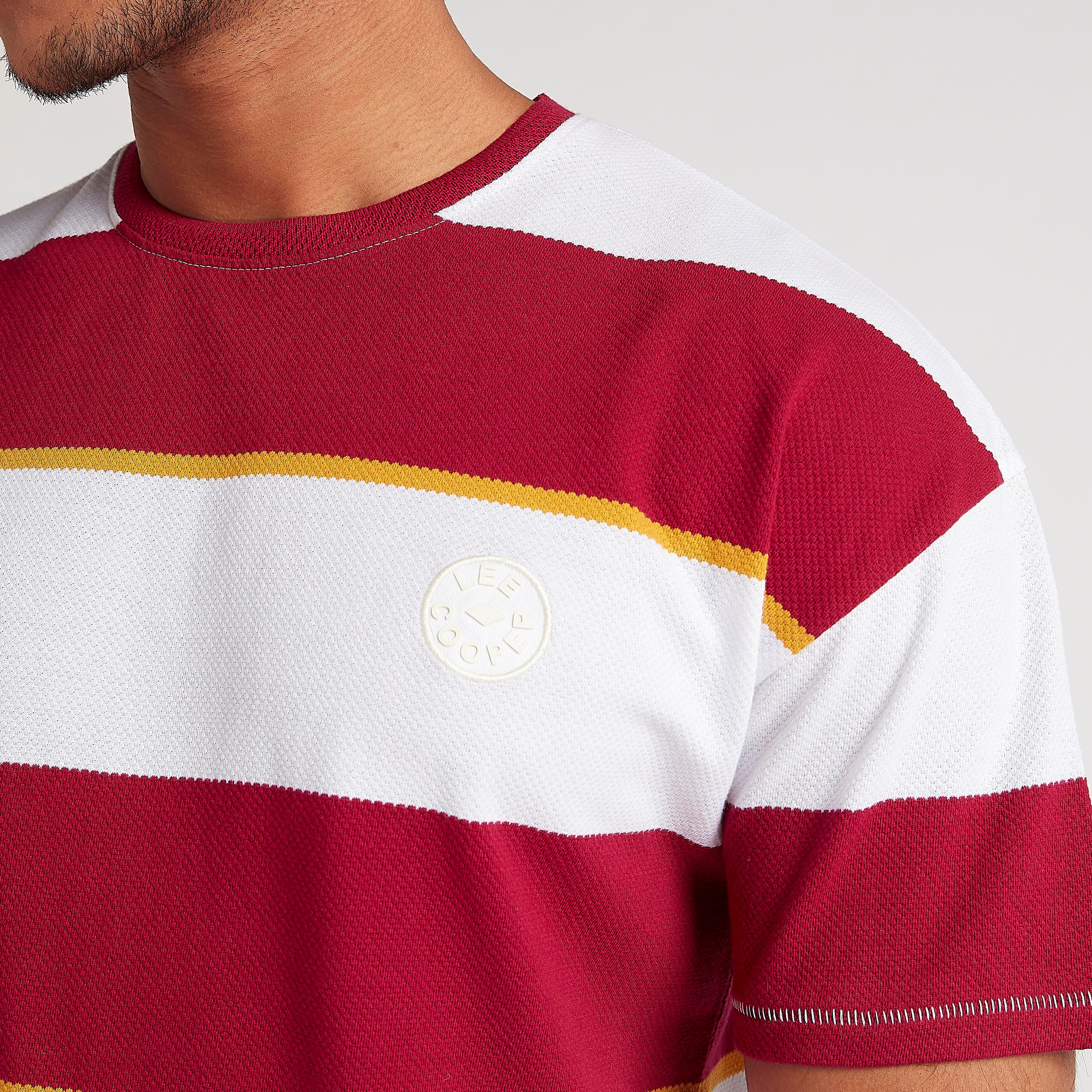تيشيرت مقلّم بياقة ضيّقة وأكمام قصيرة من لي كوبر-men-clothing-tshirtsandpolos-tshirts-image-3