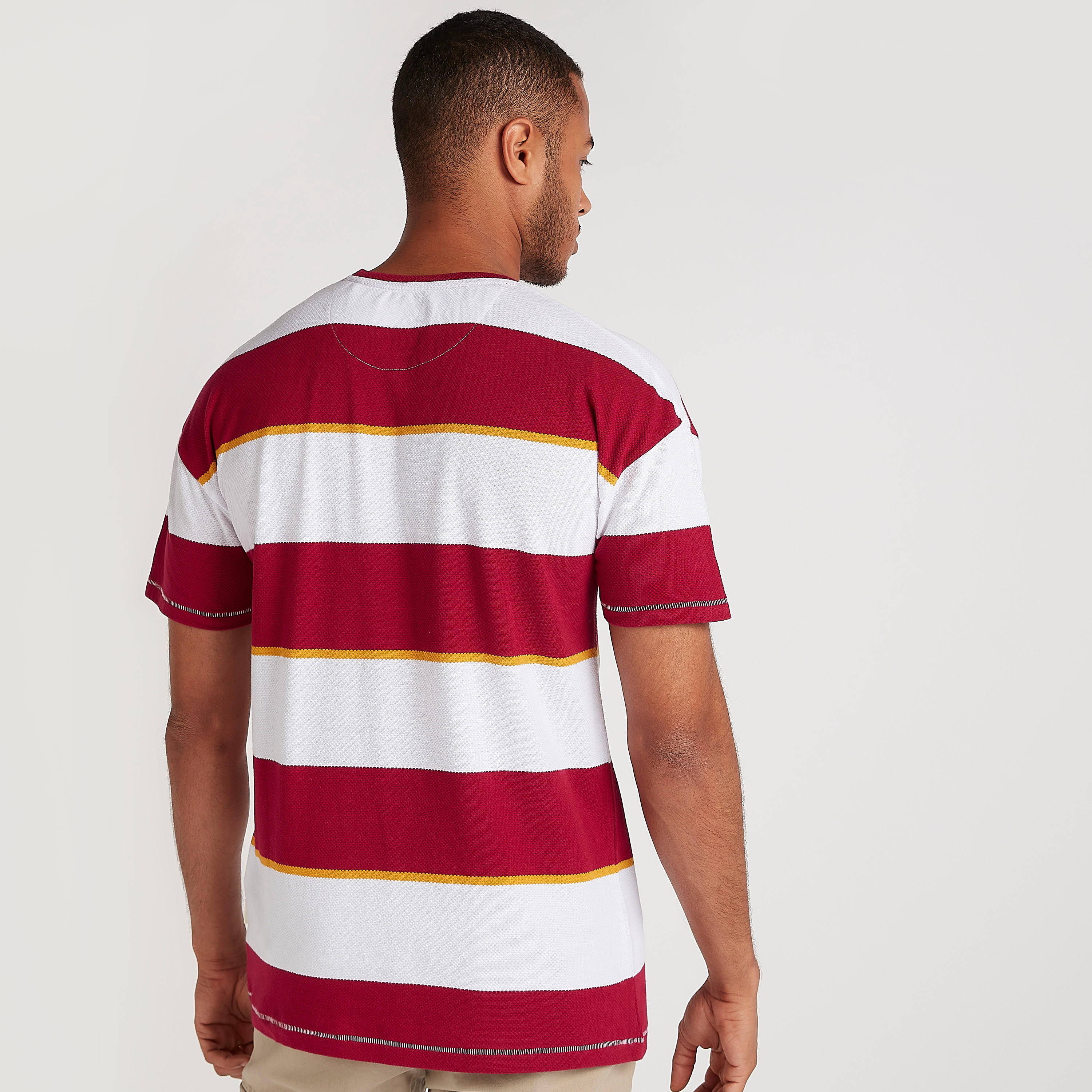 تيشيرت مقلّم بياقة ضيّقة وأكمام قصيرة من لي كوبر-men-clothing-tshirtsandpolos-tshirts-image-4