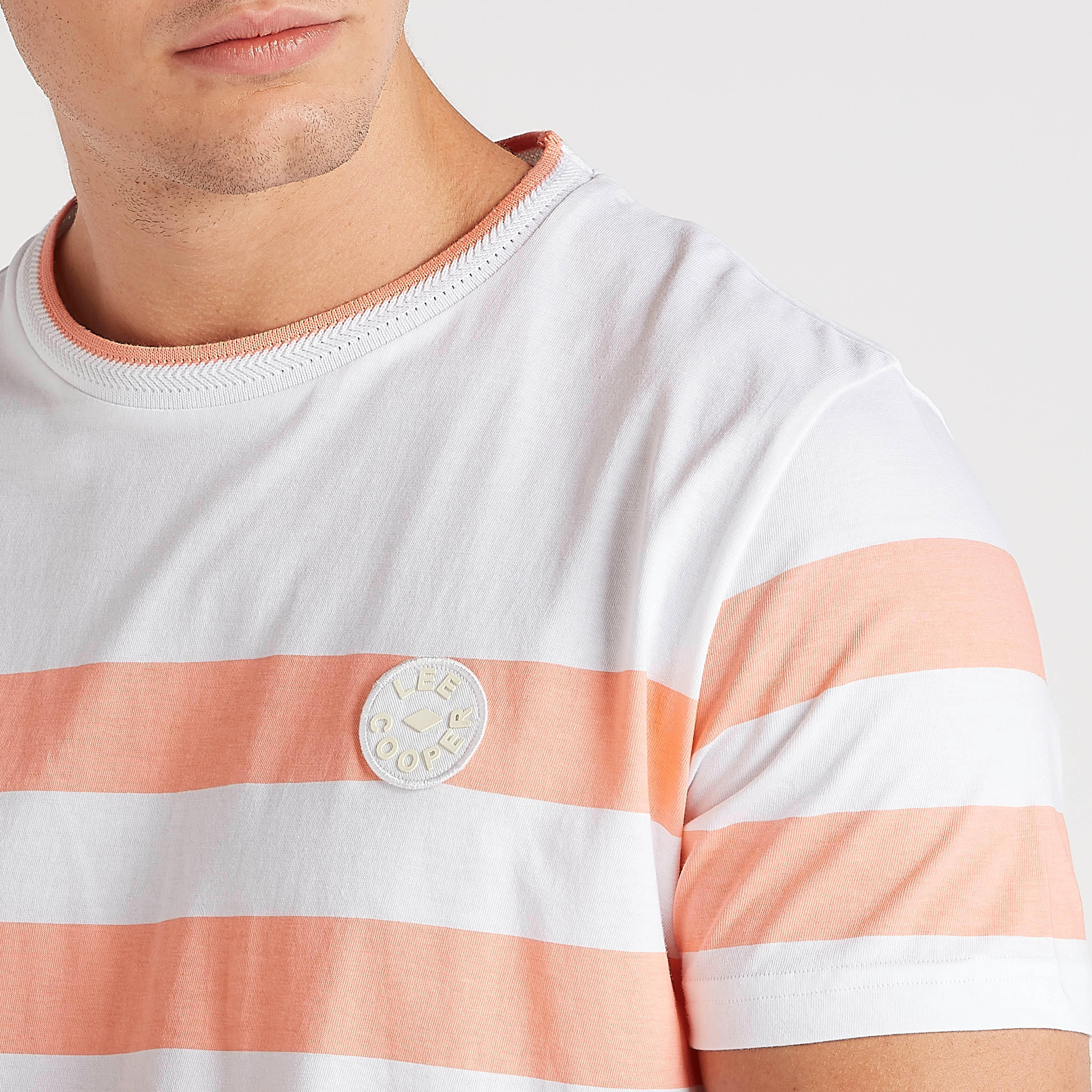 تيشيرت مقلّم بياقة ضيّقة وأكمام قصيرة من لي كوبر-men-clothing-tshirtsandpolos-tshirts-image-3