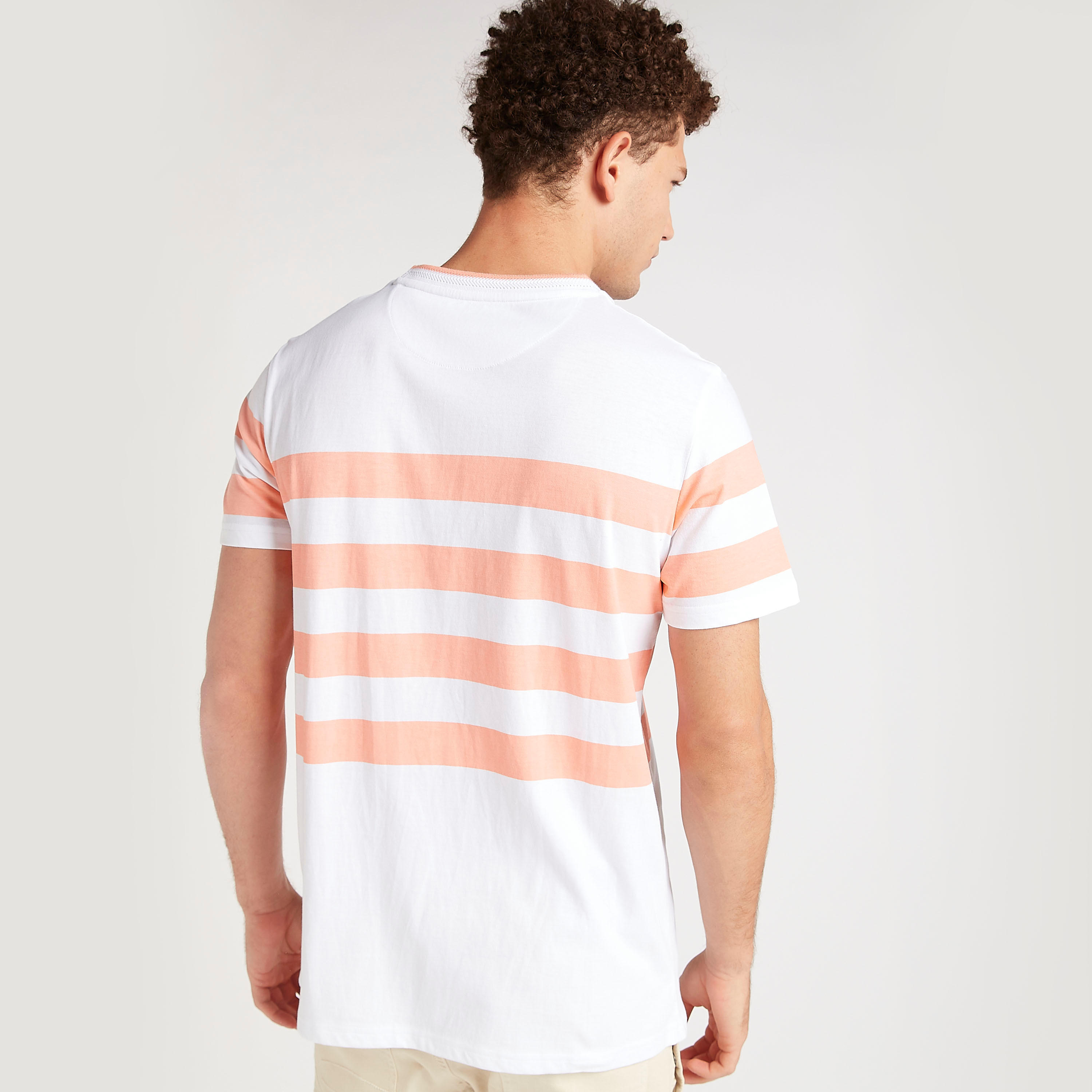 تيشيرت مقلّم بياقة ضيّقة وأكمام قصيرة من لي كوبر-men-clothing-tshirtsandpolos-tshirts-image-4