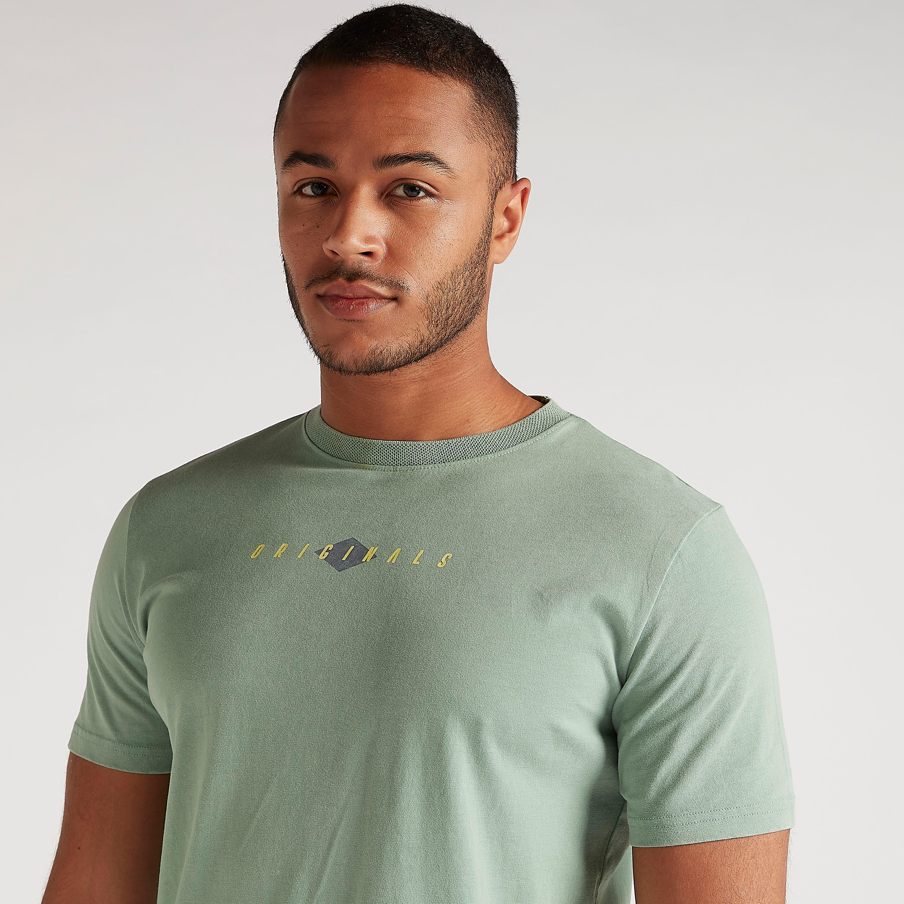 تيشيرت بياقة ضيّقة وأكمام قصيرة من لي كوبر-men-clothing-tshirtsandpolos-tshirts-image-5