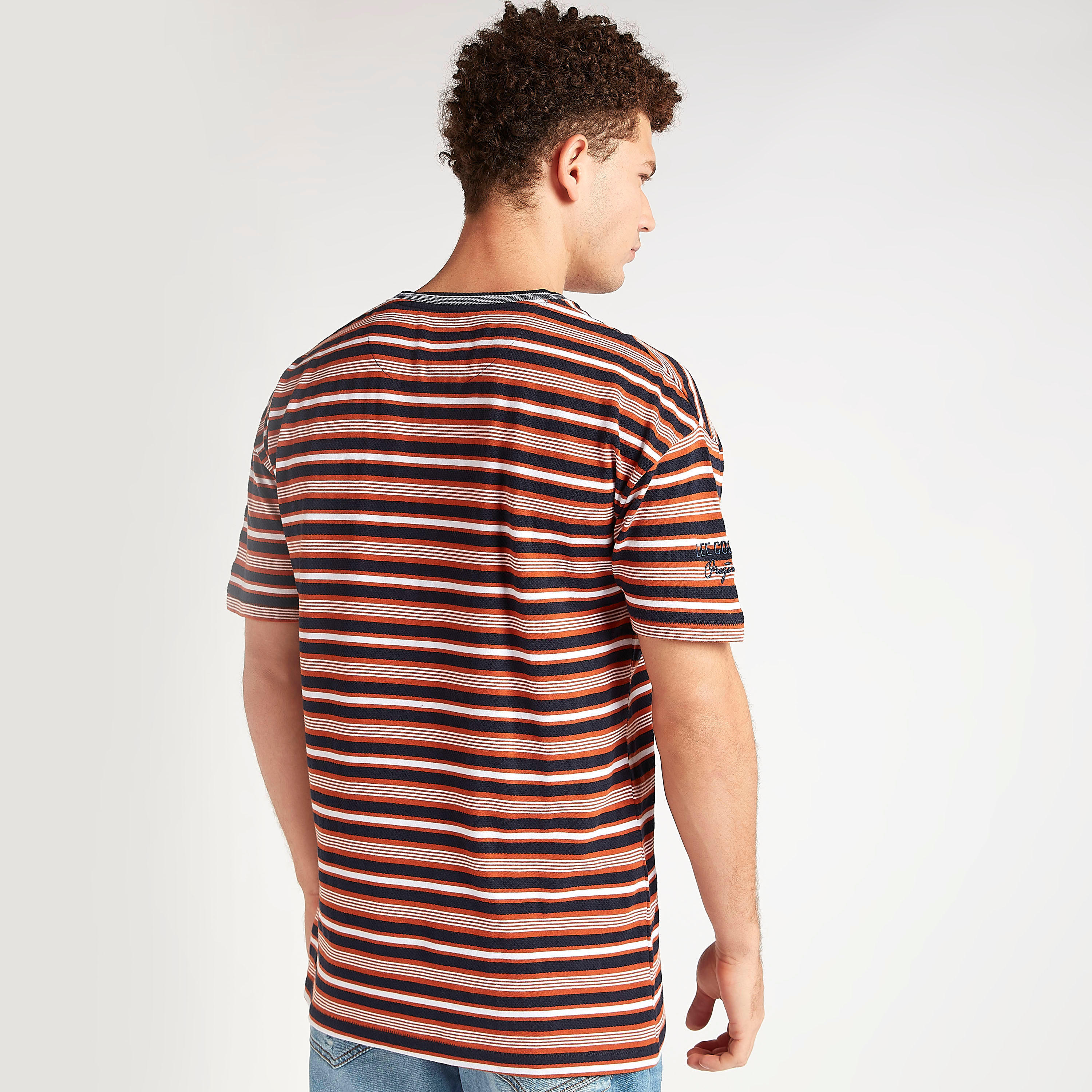 تيشيرت مقلّم بياقة ضيّقة وأكمام قصيرة من لي كوبر-men-clothing-tshirtsandpolos-tshirts-image-4