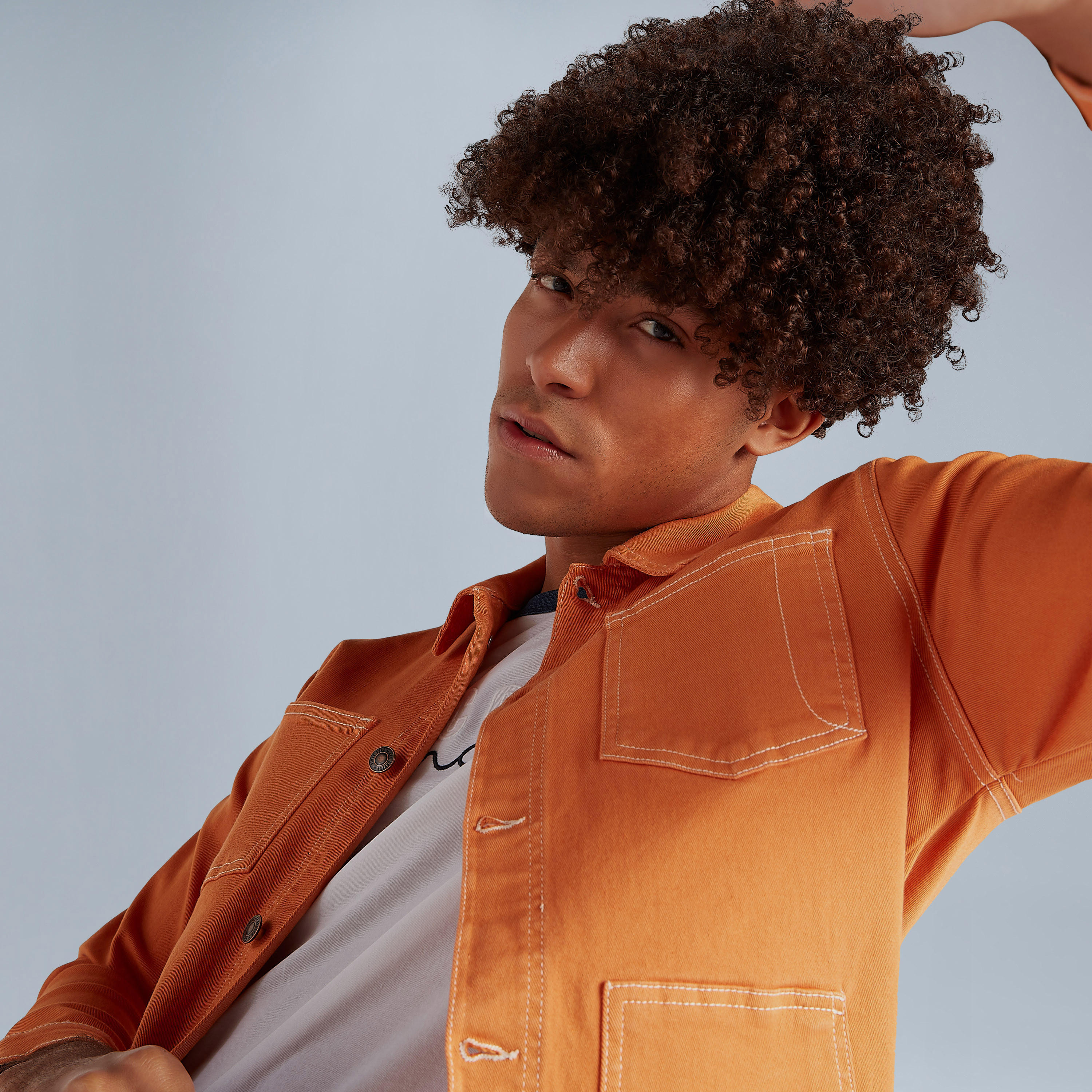 جاكيت دينم بقبّعة وأكمام طويلة من لي كوبر-men-clothing-jacketsandblazers-jackets-image-4