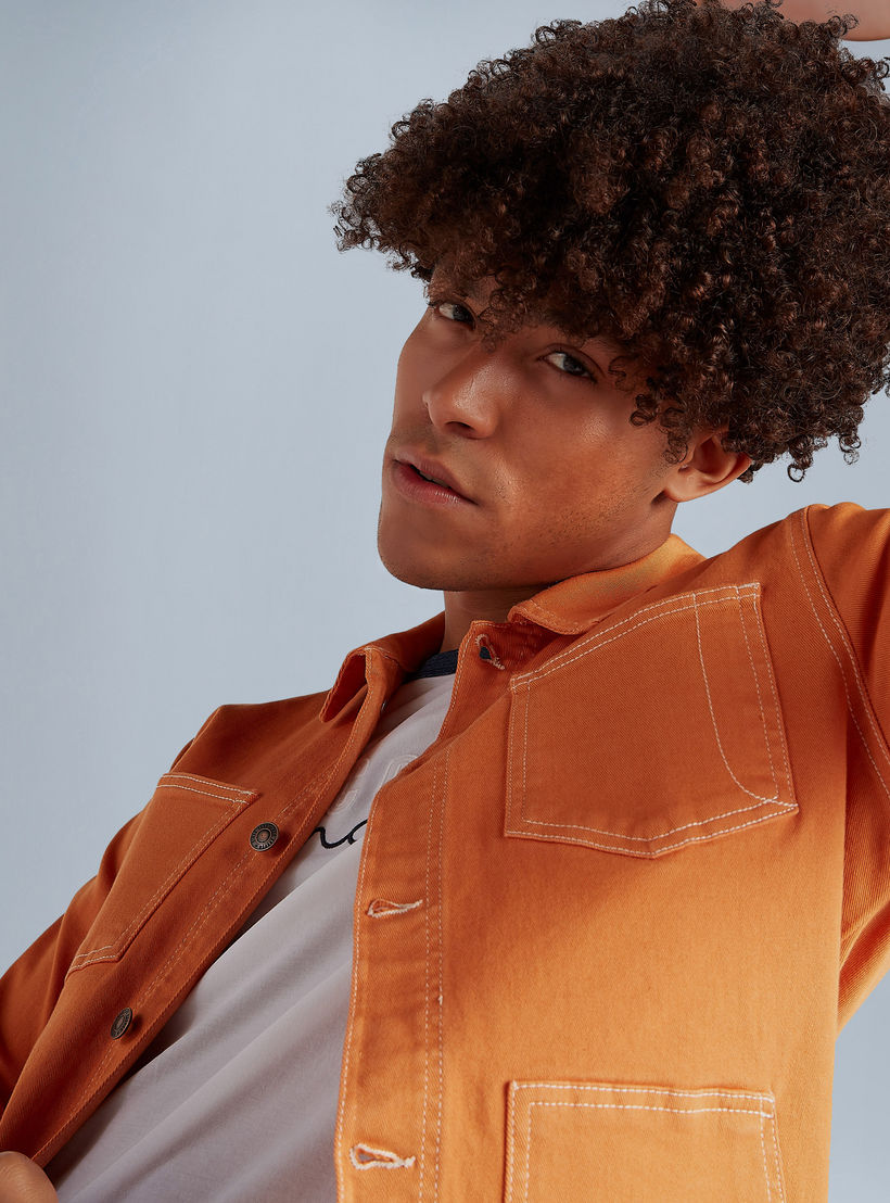 جاكيت دينم بقبّعة وأكمام طويلة من لي كوبر-men-clothing-jacketsandblazers-jackets-image-4