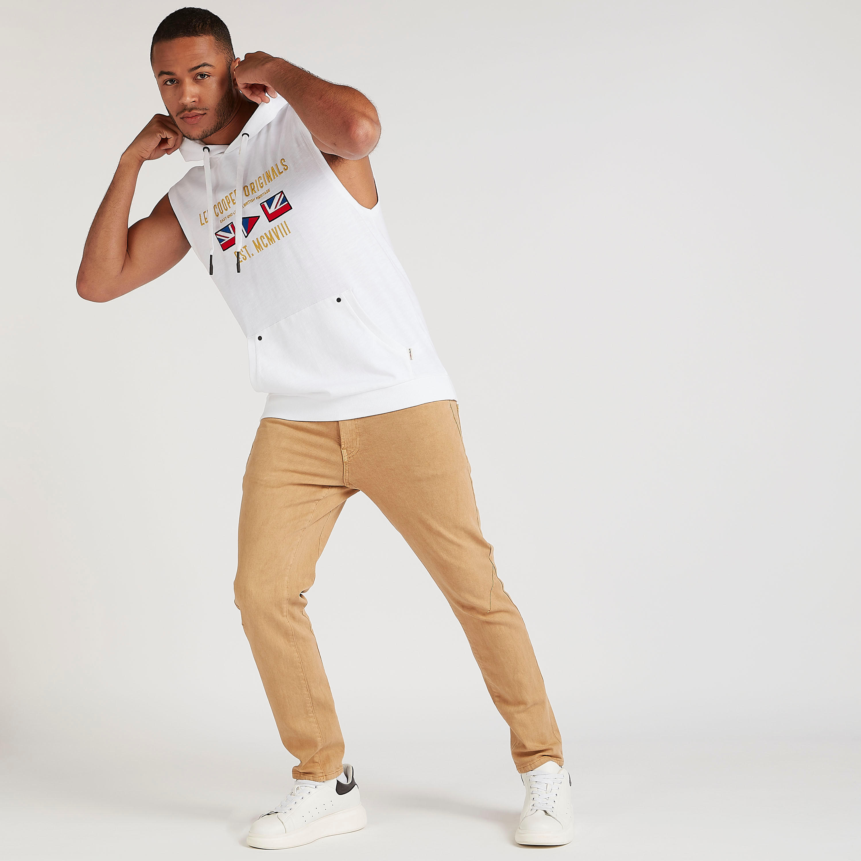هودي دون أكمام بطبعات وجيب كنغر من لي كوبر-men-clothing-tshirtsandpolos-tshirts-image-4