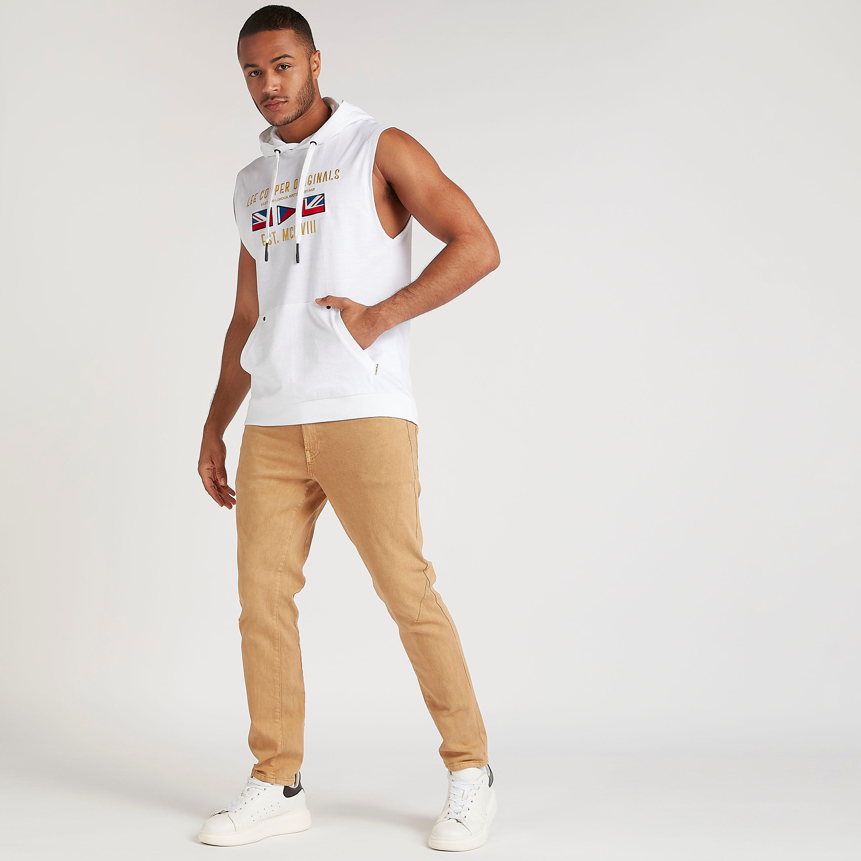 هودي دون أكمام بطبعات وجيب كنغر من لي كوبر-men-clothing-tshirtsandpolos-tshirts-image-7