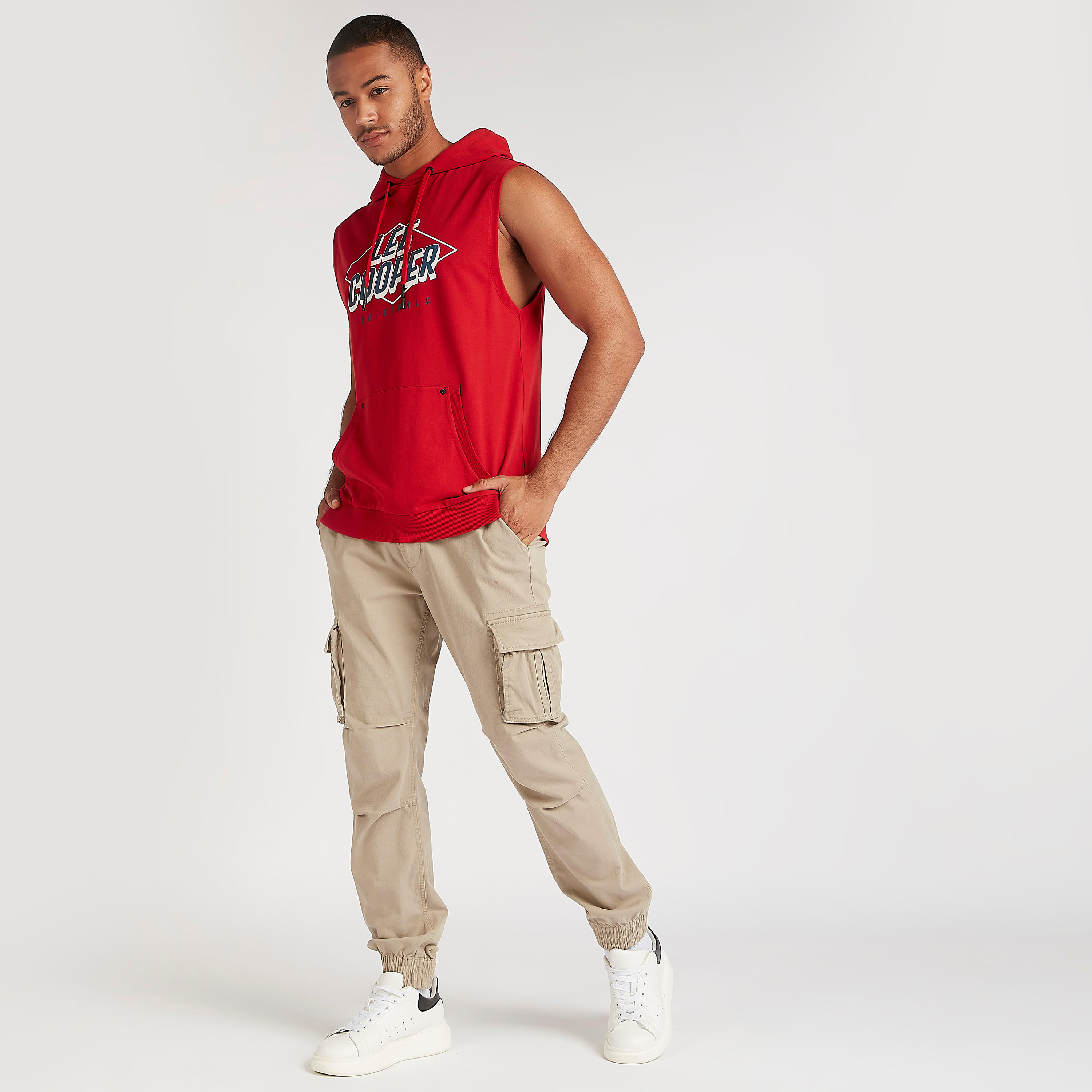 هودي دون أكمام بطبعات وجيب كنغر من لي كوبر-men-clothing-tshirtsandpolos-tshirts-image-2