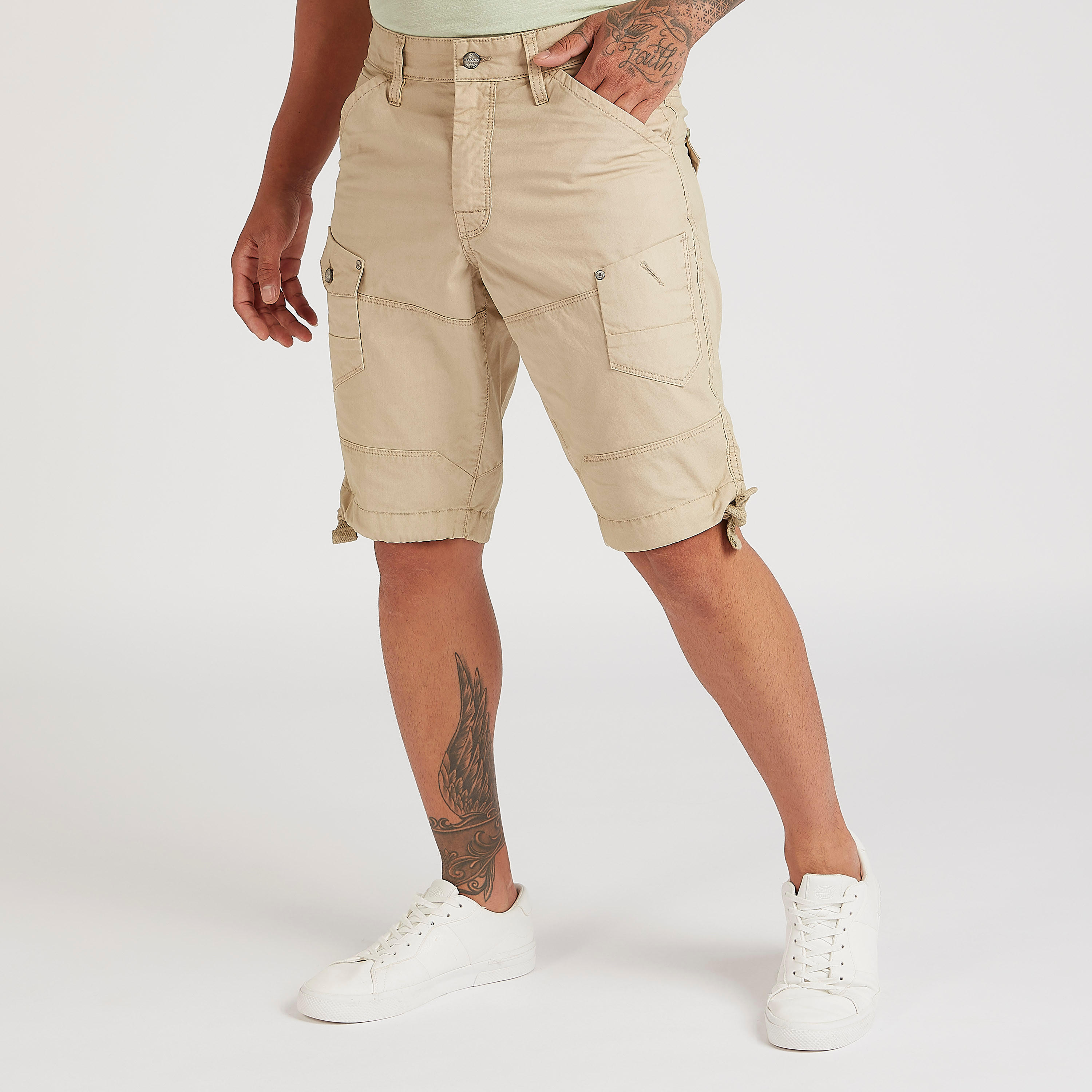 بنطلون كارجو سادة بزر إغلاق مع خصر متوسّط الارتفاع-men-clothing-bottoms-shorts-image-1