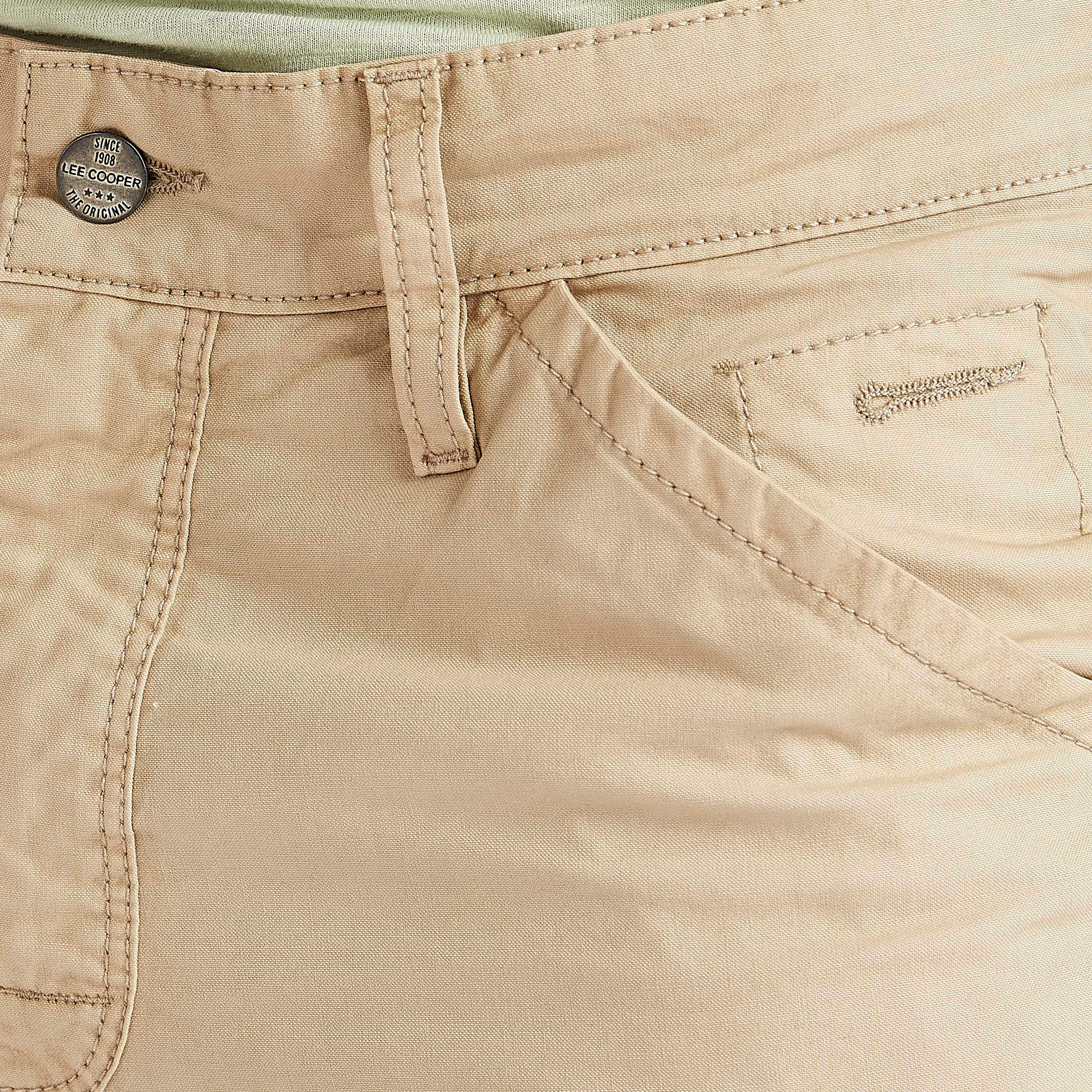 بنطلون كارجو سادة بزر إغلاق مع خصر متوسّط الارتفاع-men-clothing-bottoms-shorts-image-3