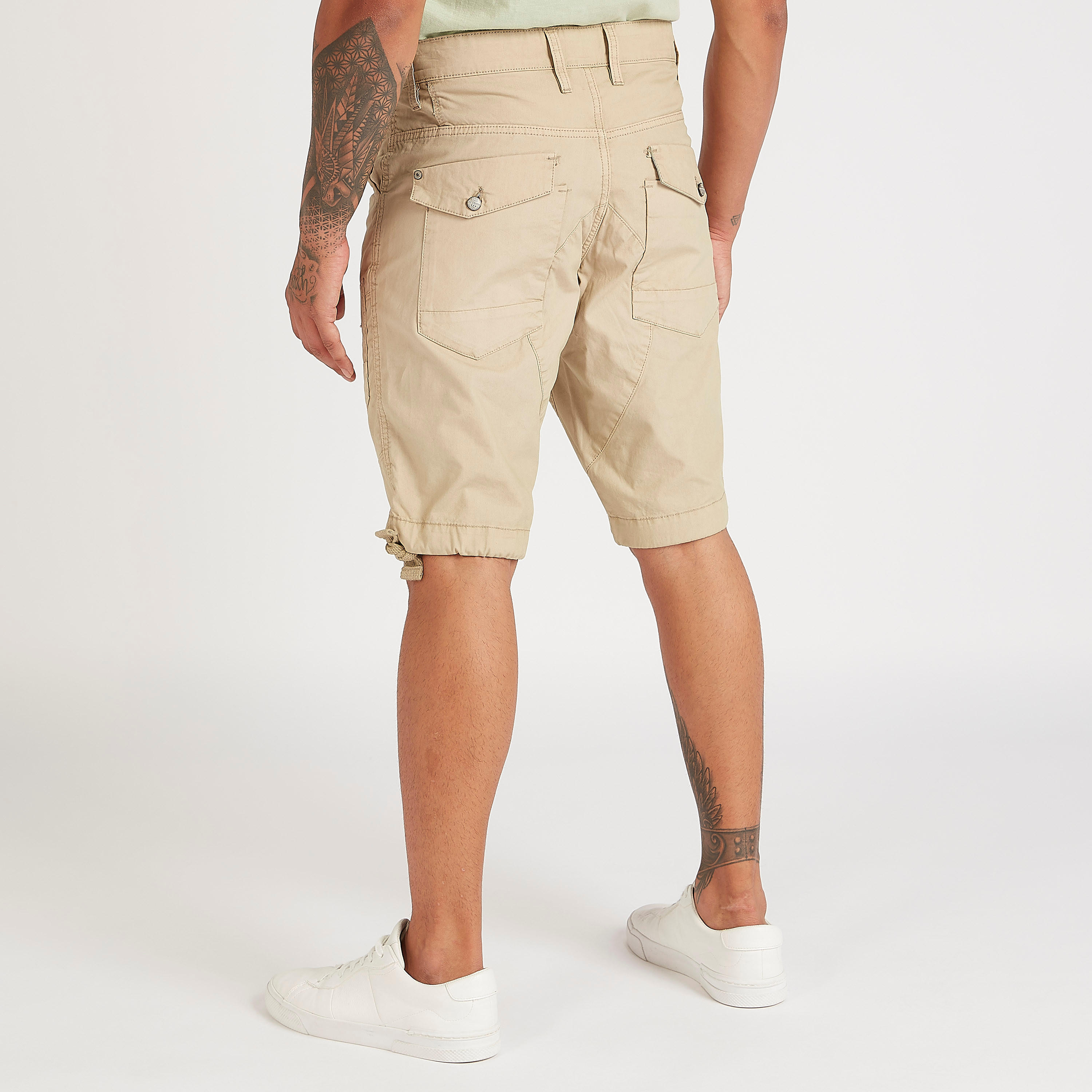 بنطلون كارجو سادة بزر إغلاق مع خصر متوسّط الارتفاع-men-clothing-bottoms-shorts-image-4
