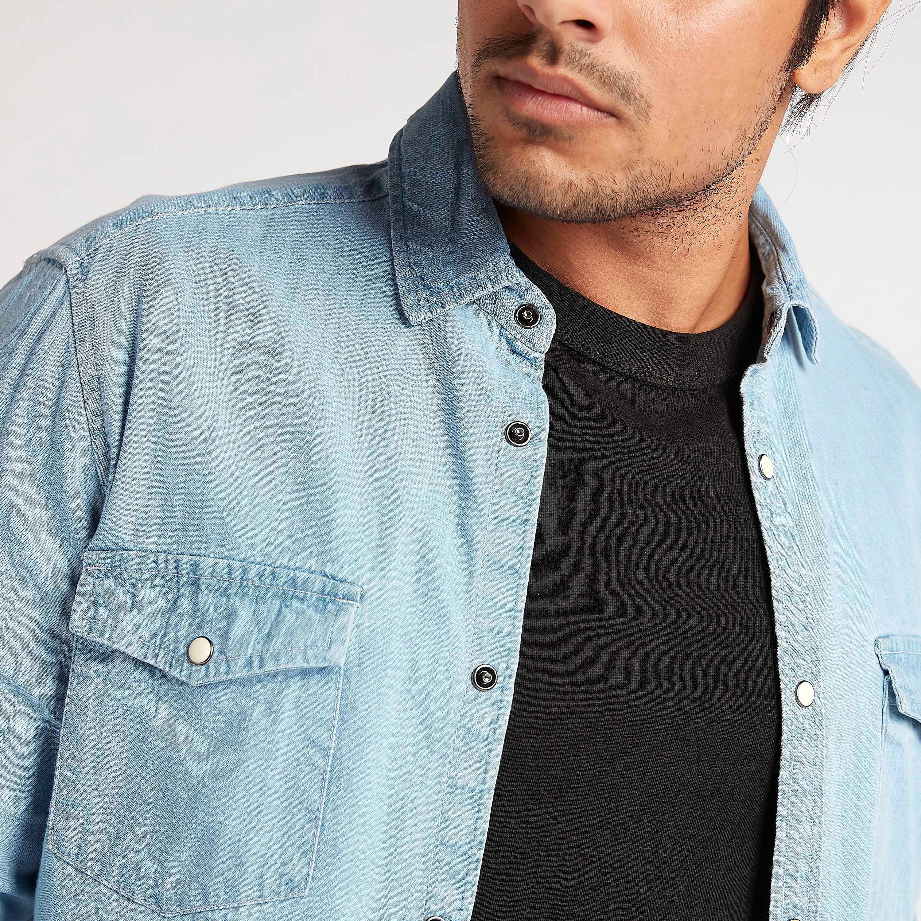 قميص دنيم سادة بأكمام طويلة وجيوب من لي كوبر-men-clothing-shirts-image-3