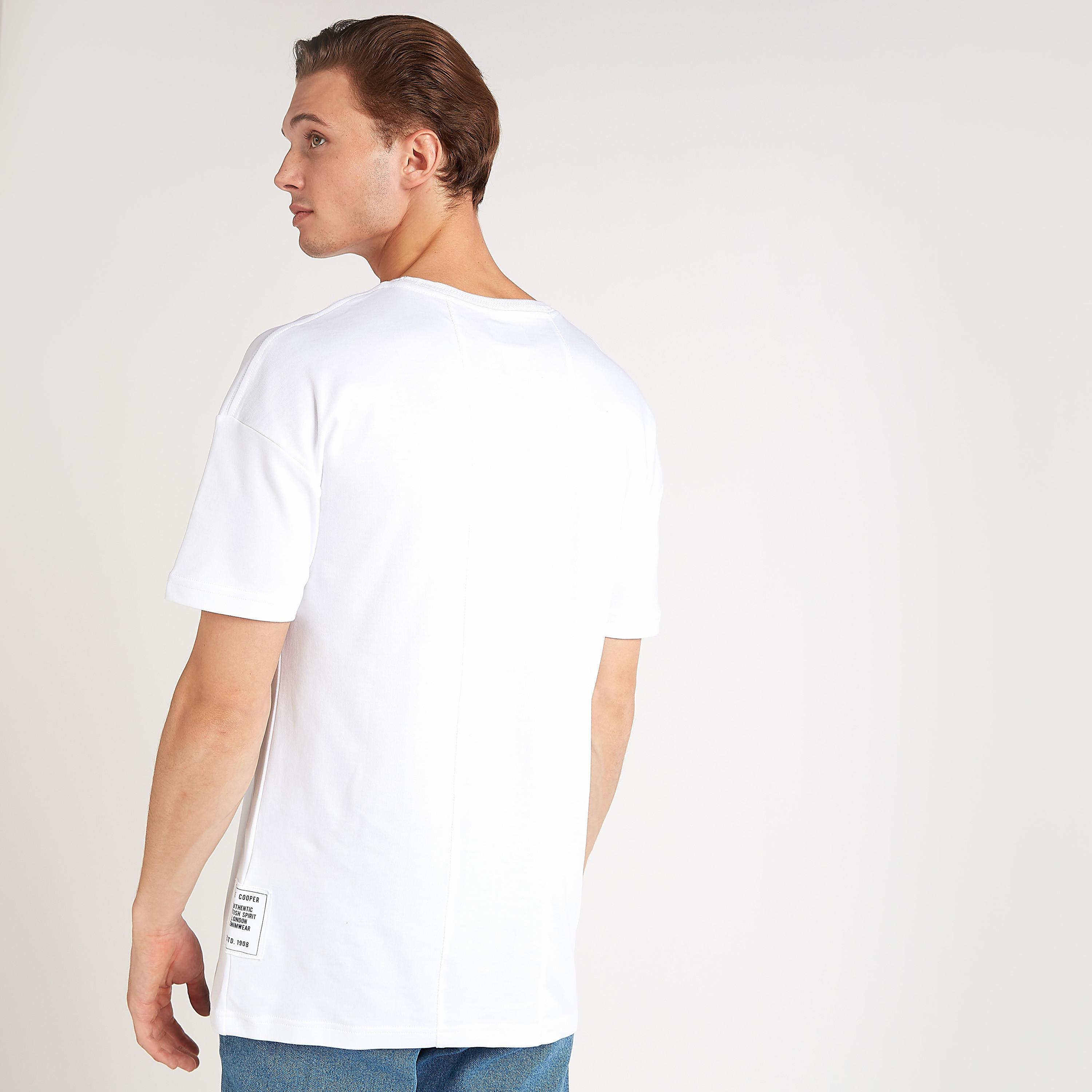 تيشيرت واسع بياقة ضيّقة وأكمام قصيرة وطبعات من لي كوبر-men-clothing-tshirtsandpolos-tshirts-image-3