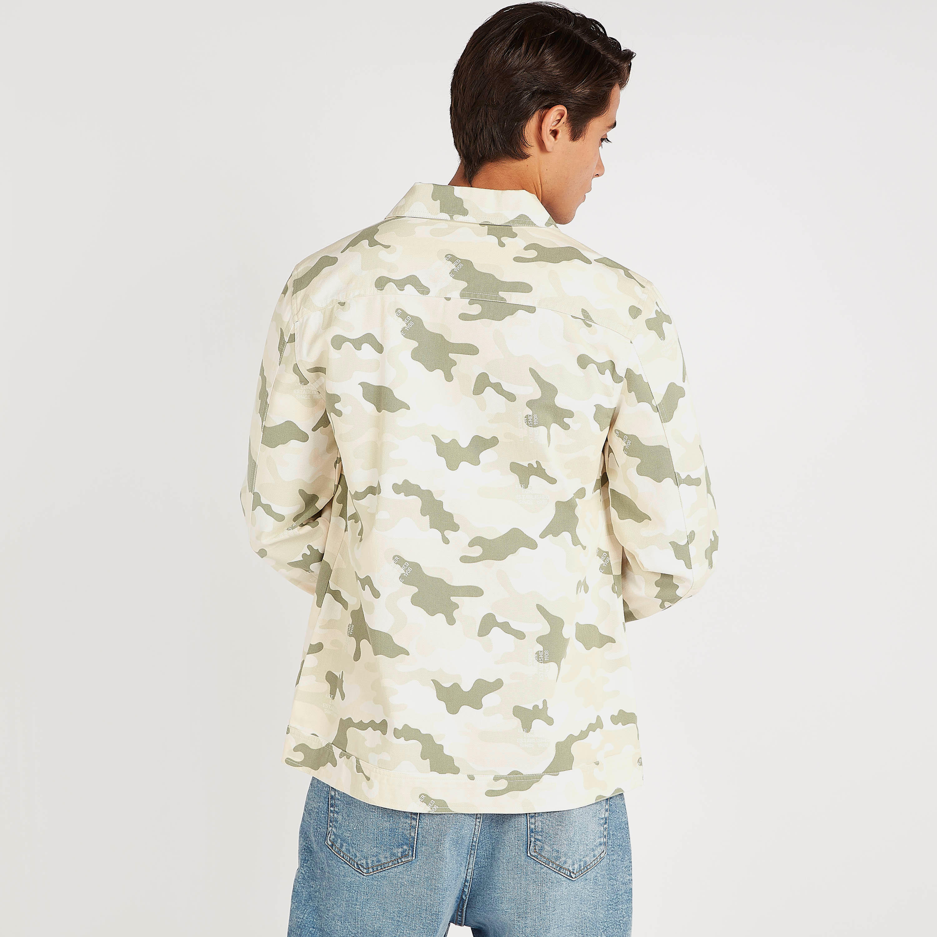 قميص بطبعات مموّهة وأكمام طويلة من لي كوبر-men-clothing-jacketsandblazers-jackets-image-4