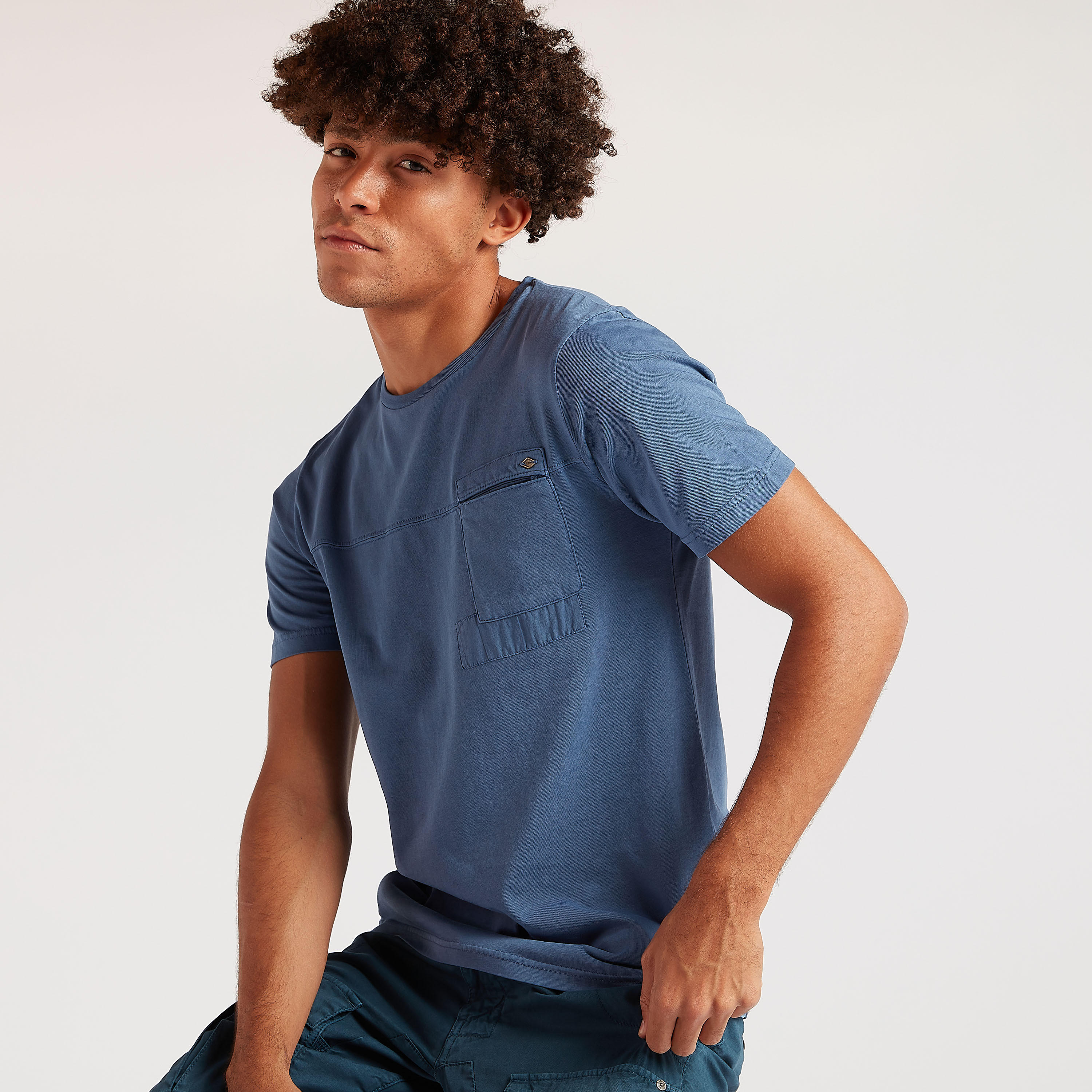 تيشيرت بياقة ضيّقة وأكمام قصيرة من لي كوبر-men-clothing-tshirtsandpolos-tshirts-image-1