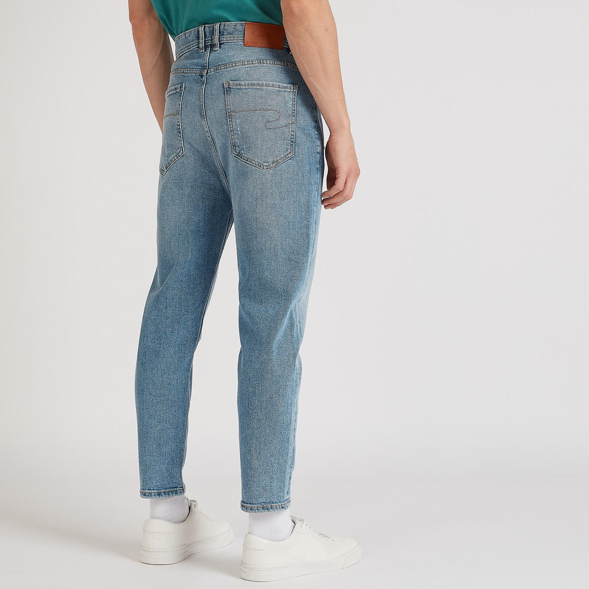 بنطلون جينز دنيم بقصّة سكيني وخصر منخفض من لي كوبر-men-clothing-bottoms-jeans-image-2