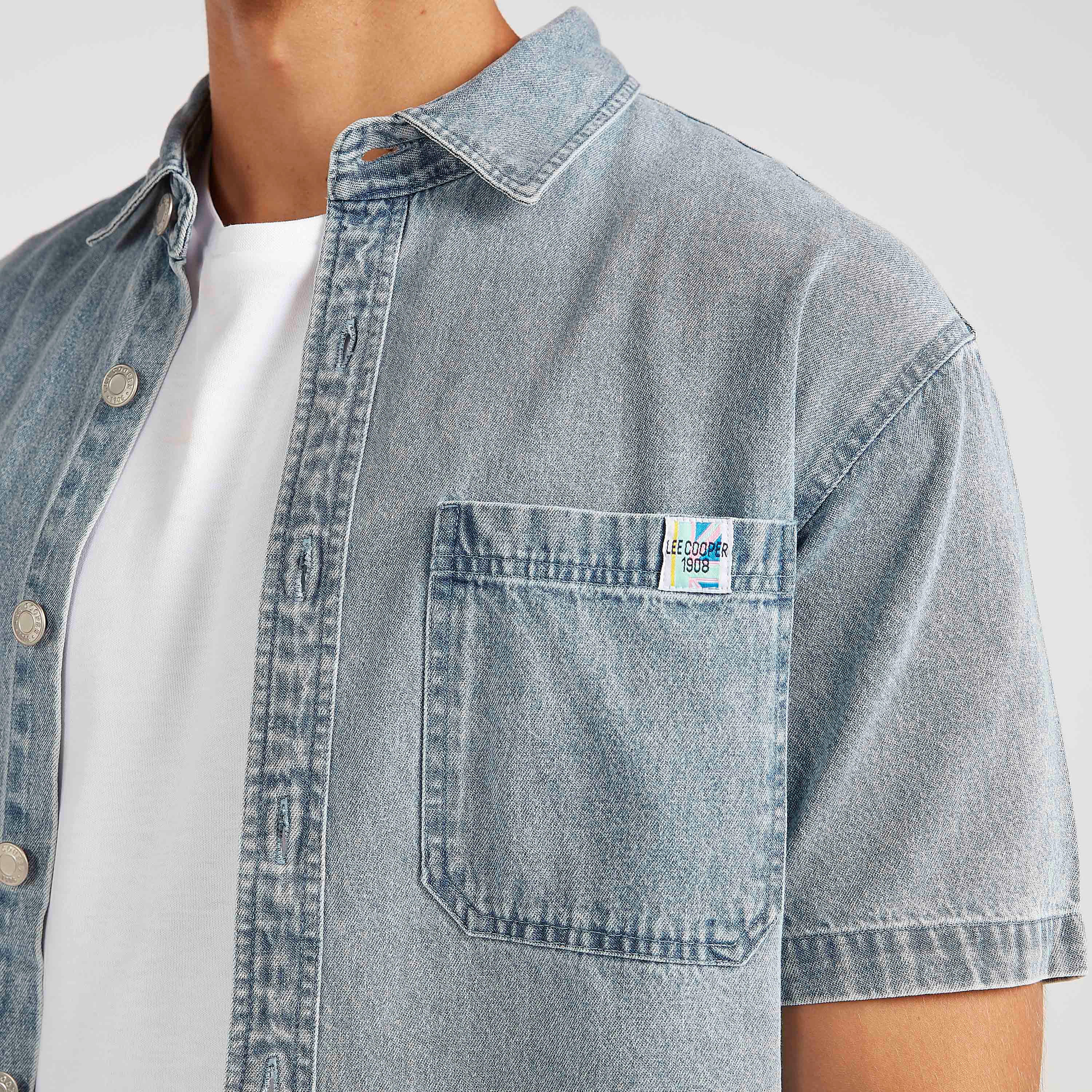 جاكيت دنيم سادة بأكمام طويلة من لي كوبر-men-clothing-shirts-image-3