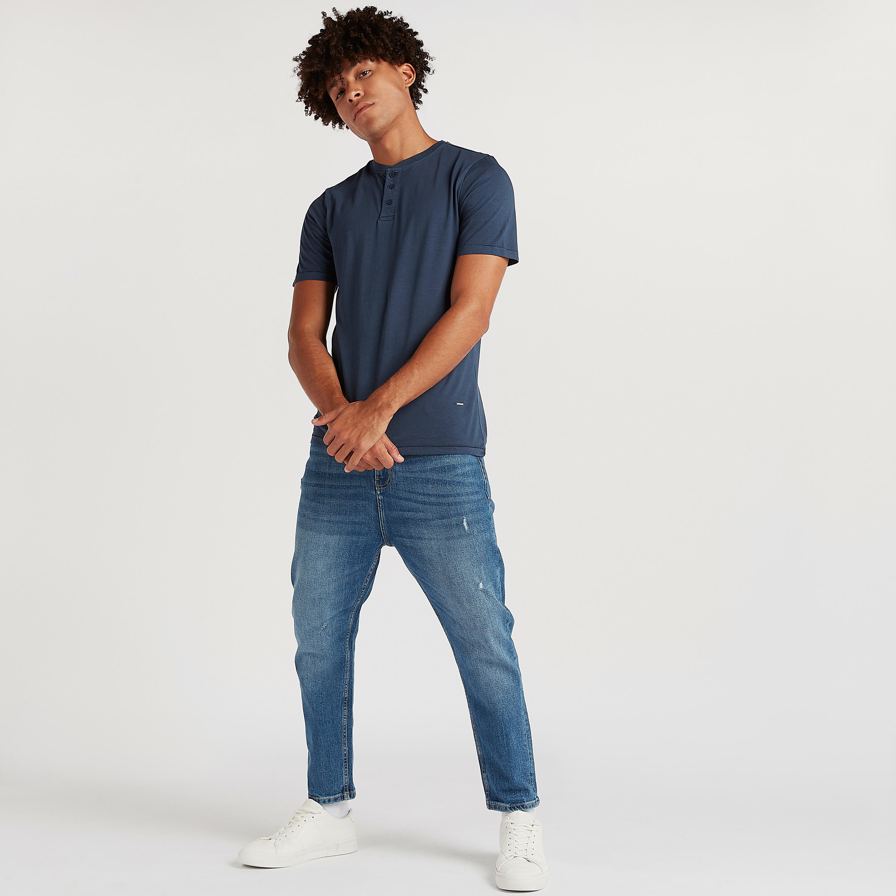 تيشيرت سادة بياقة هينلي وأكمام قصيرة من لي كوبر-men-clothing-tshirtsandpolos-tshirts-image-2