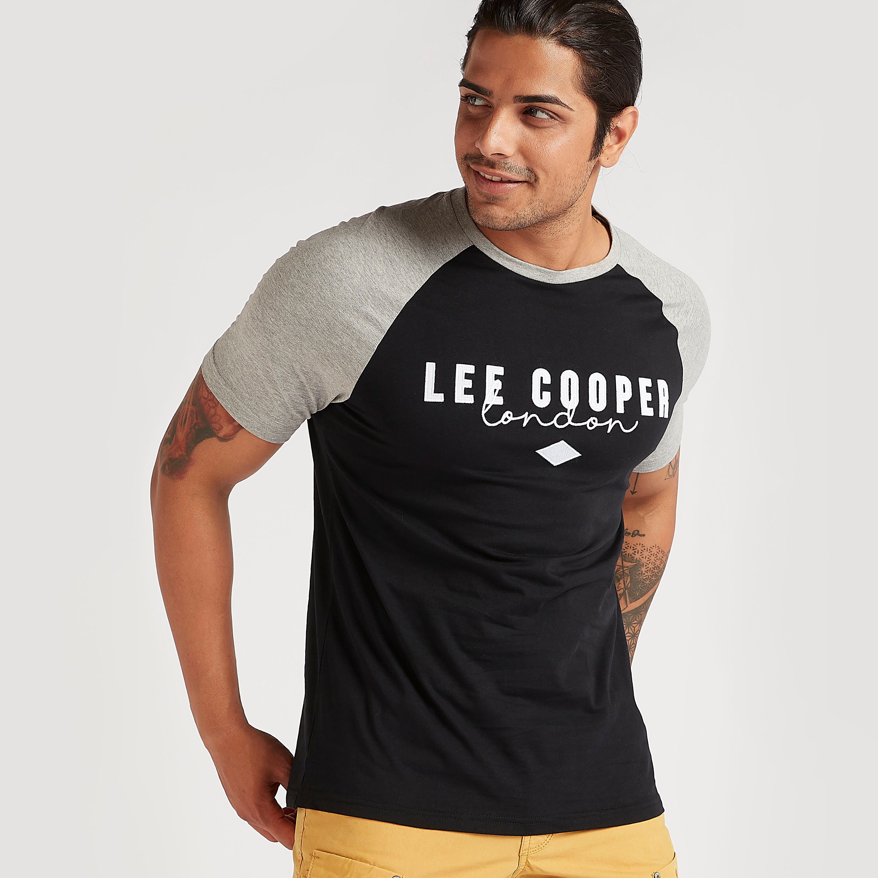 تيشيرت بأكمام مغايرة وطبعات من لي كوبر-men-clothing-tshirtsandpolos-tshirts-image-4