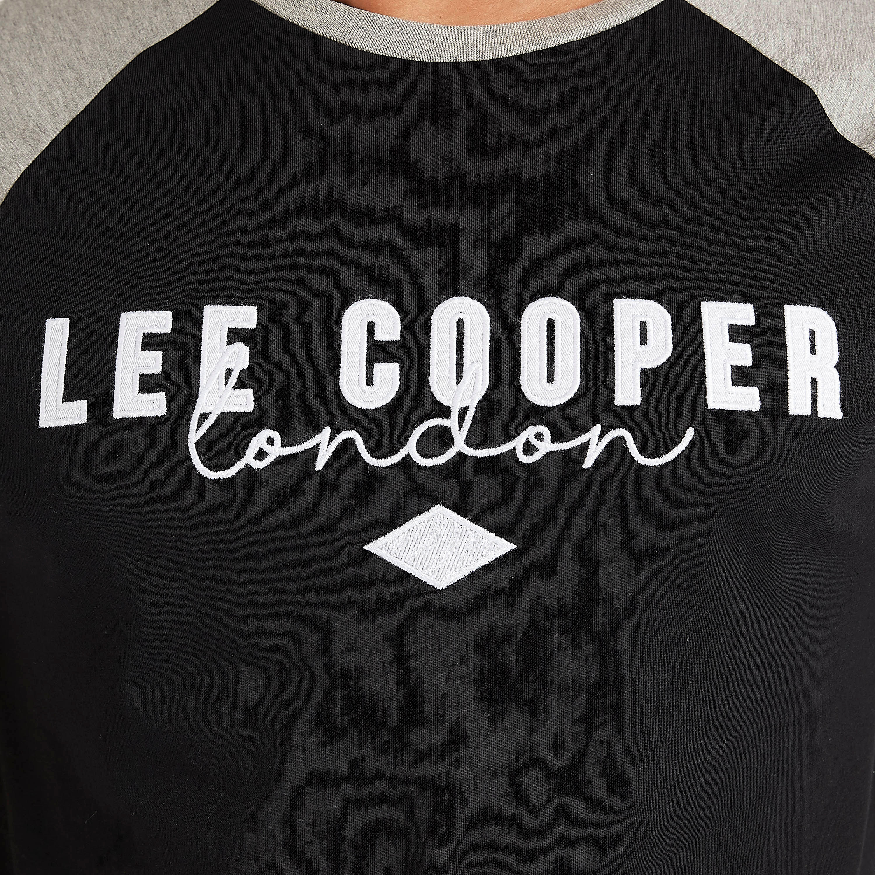 تيشيرت بأكمام مغايرة وطبعات من لي كوبر-men-clothing-tshirtsandpolos-tshirts-image-2