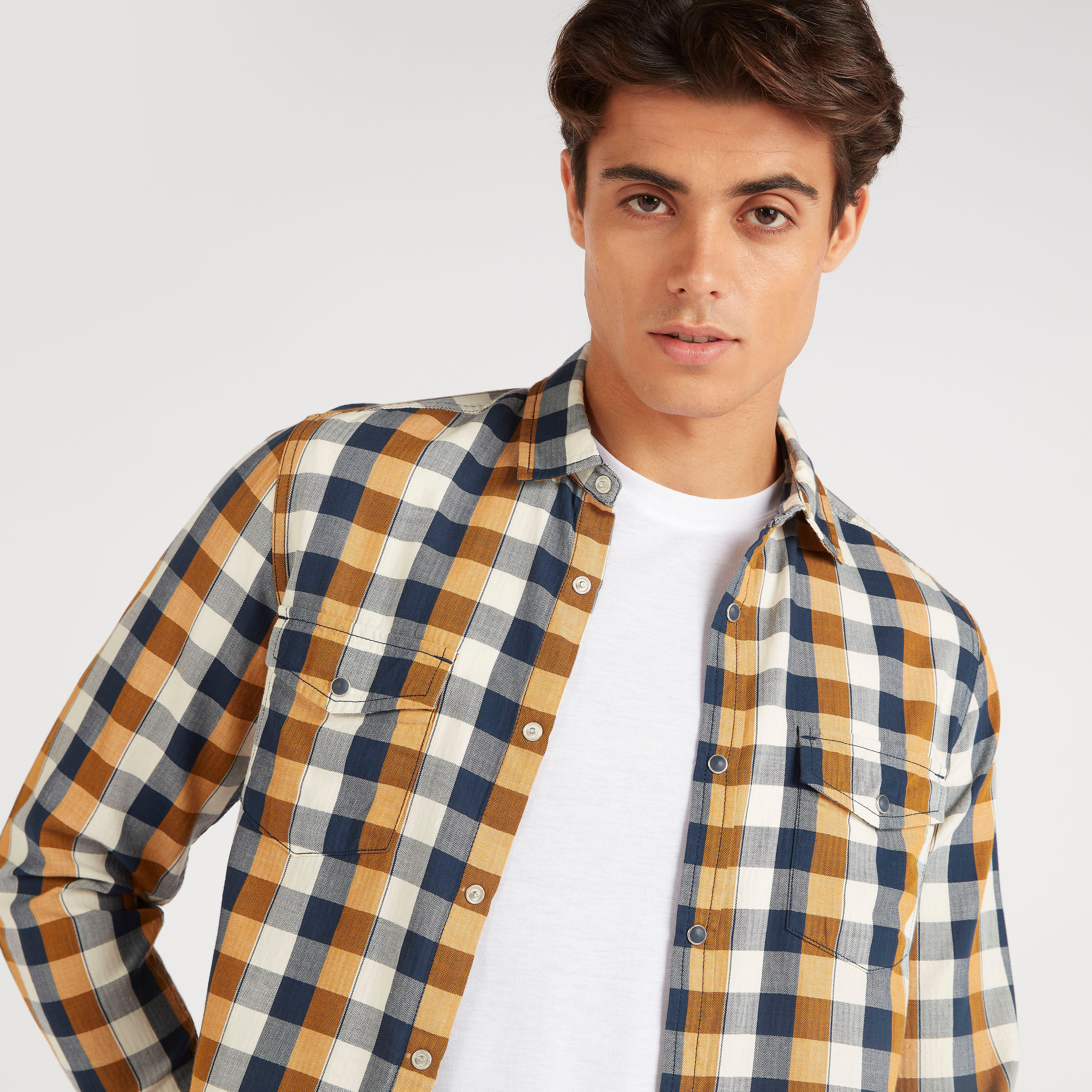 قميص كاروهات بجيوب بطيّة من لي كوبر-men-clothing-shirts-image-5