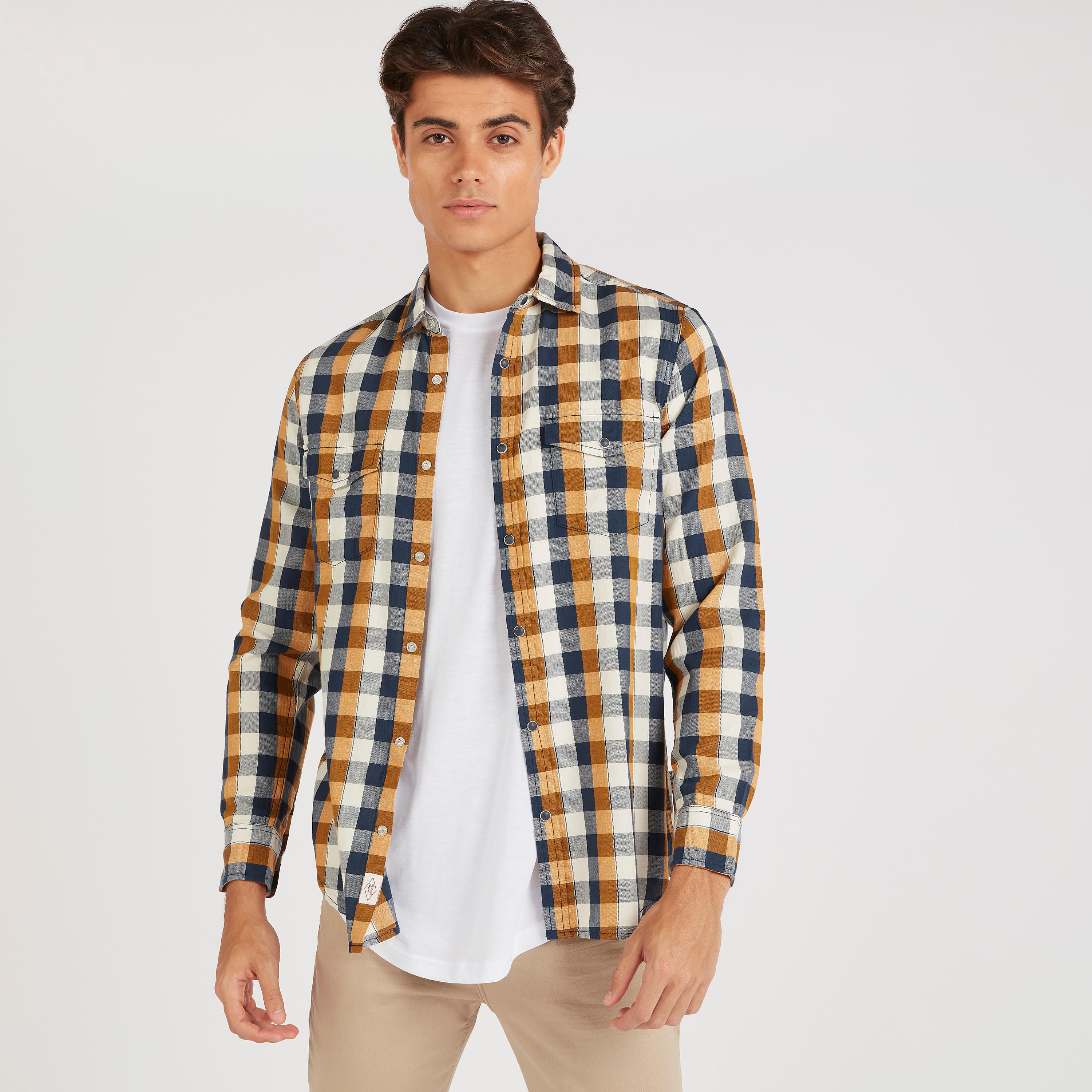 قميص كاروهات بجيوب بطيّة من لي كوبر-men-clothing-shirts-image-1