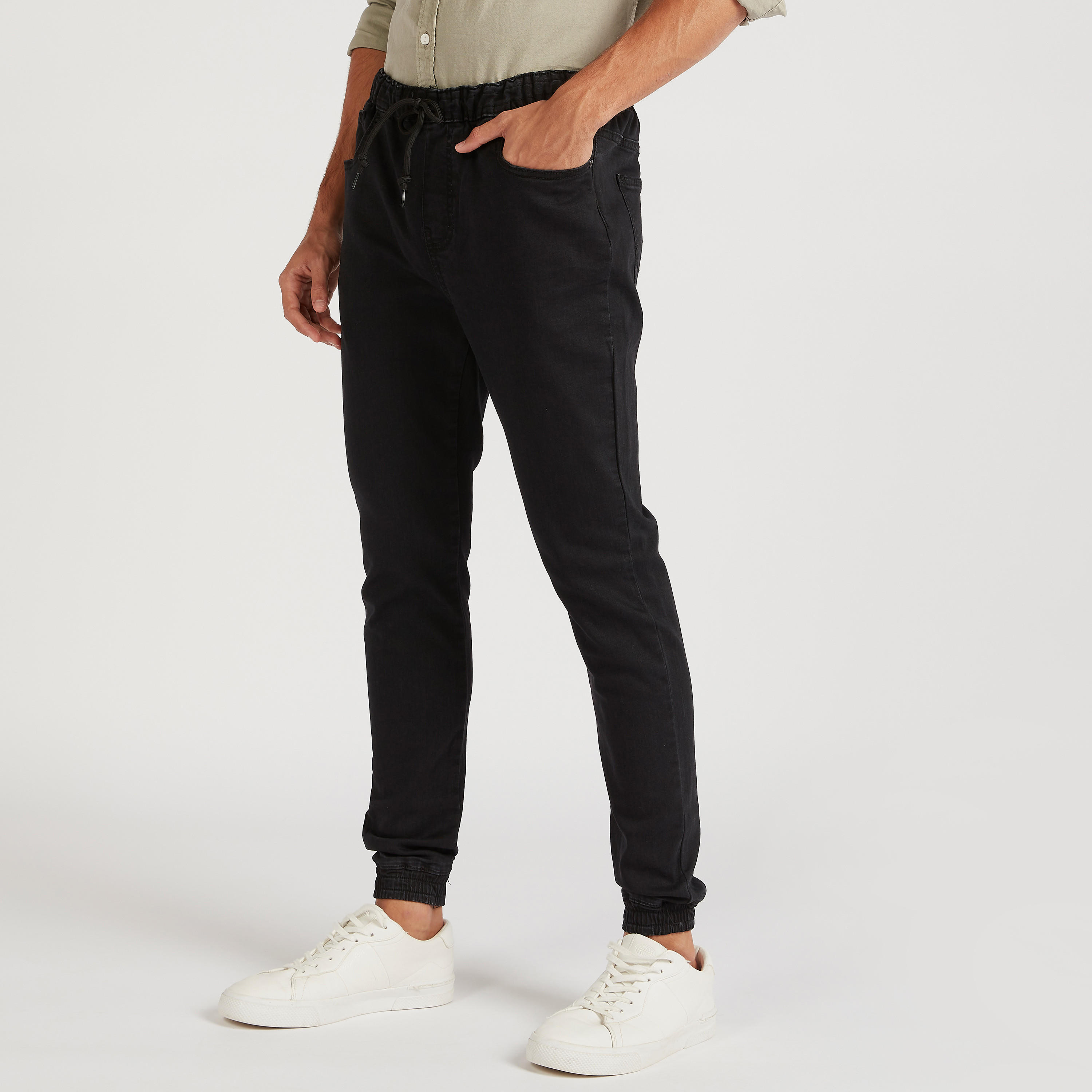 بنطلون رياضي دنيم برباط إغلاق من لي كوبر-men-clothing-bottoms-joggers-image-1