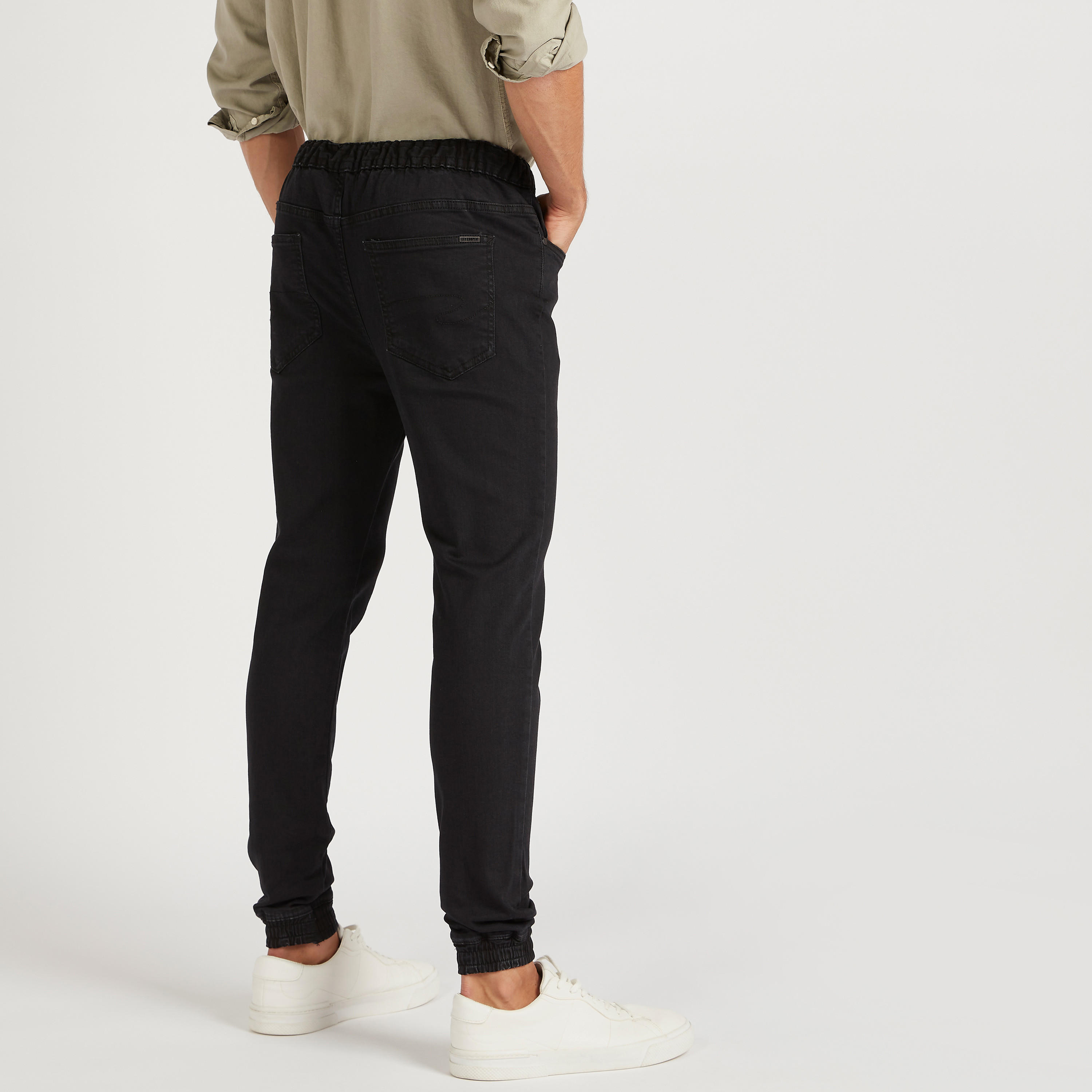 بنطلون رياضي دنيم برباط إغلاق من لي كوبر-men-clothing-bottoms-joggers-image-4