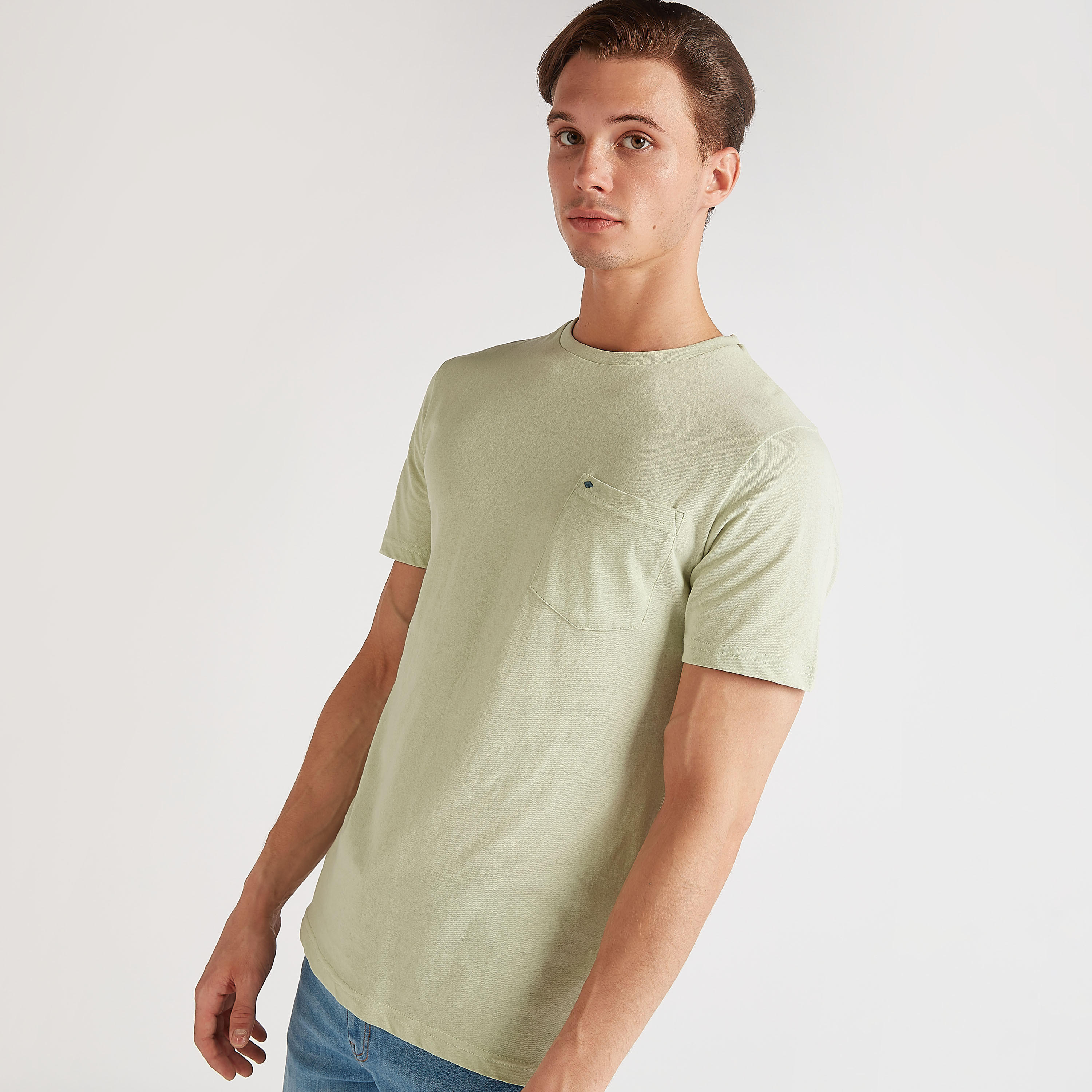 تيشيرت سادة بياقة ضيّقة وجيب على الصدر من لي كوبر-men-clothing-tshirtsandpolos-tshirts-image-5