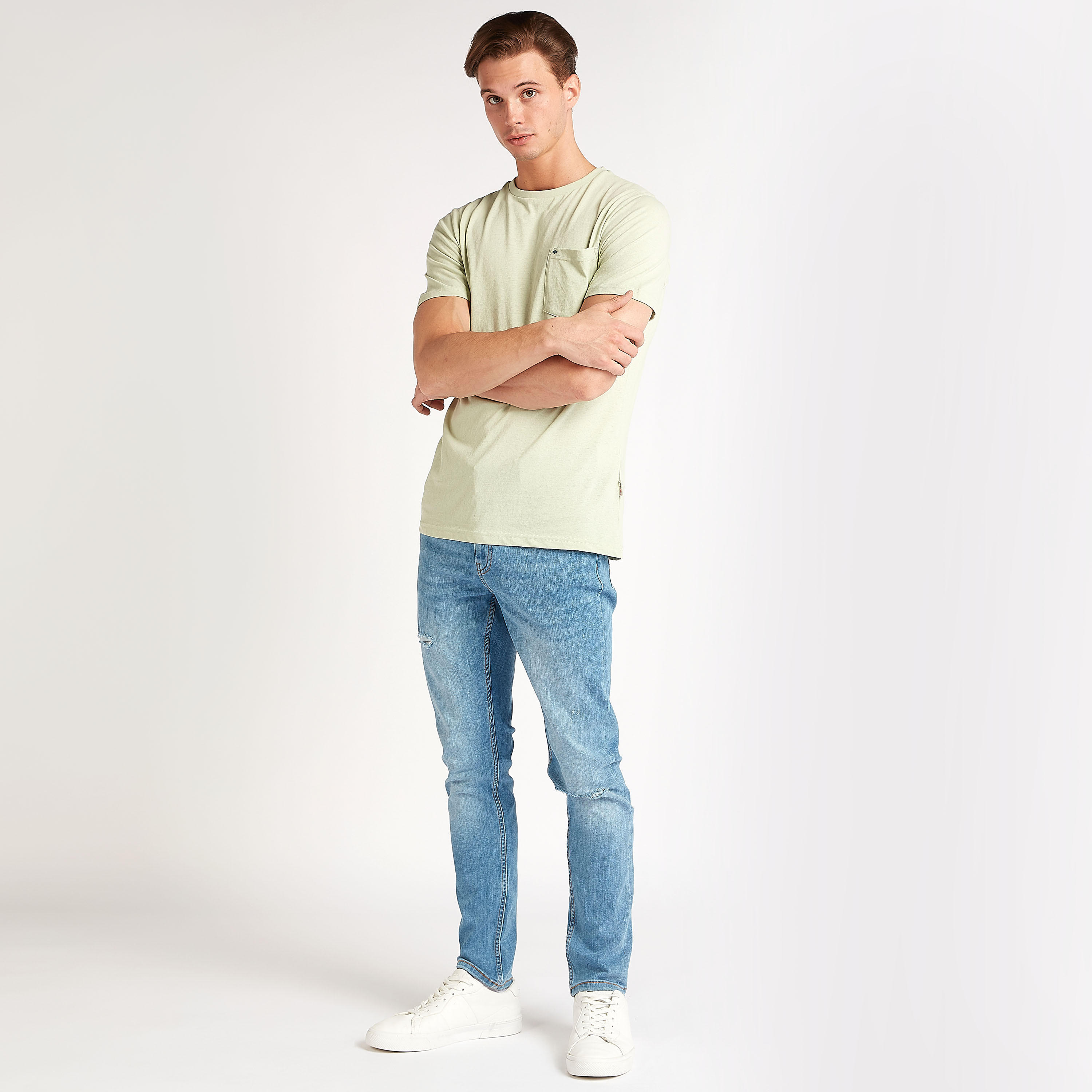 تيشيرت سادة بياقة ضيّقة وجيب على الصدر من لي كوبر-men-clothing-tshirtsandpolos-tshirts-image-4