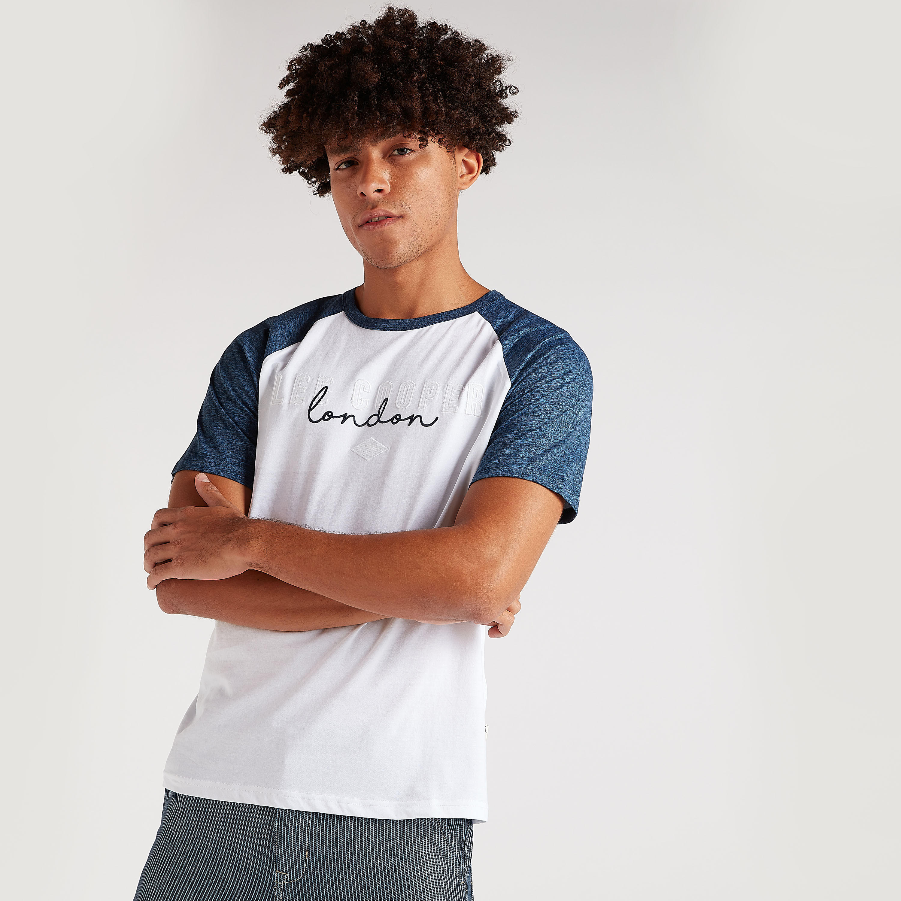تيشيرت بأكمام مغايرة وطبعات من لي كوبر-men-clothing-tshirtsandpolos-tshirts-image-2