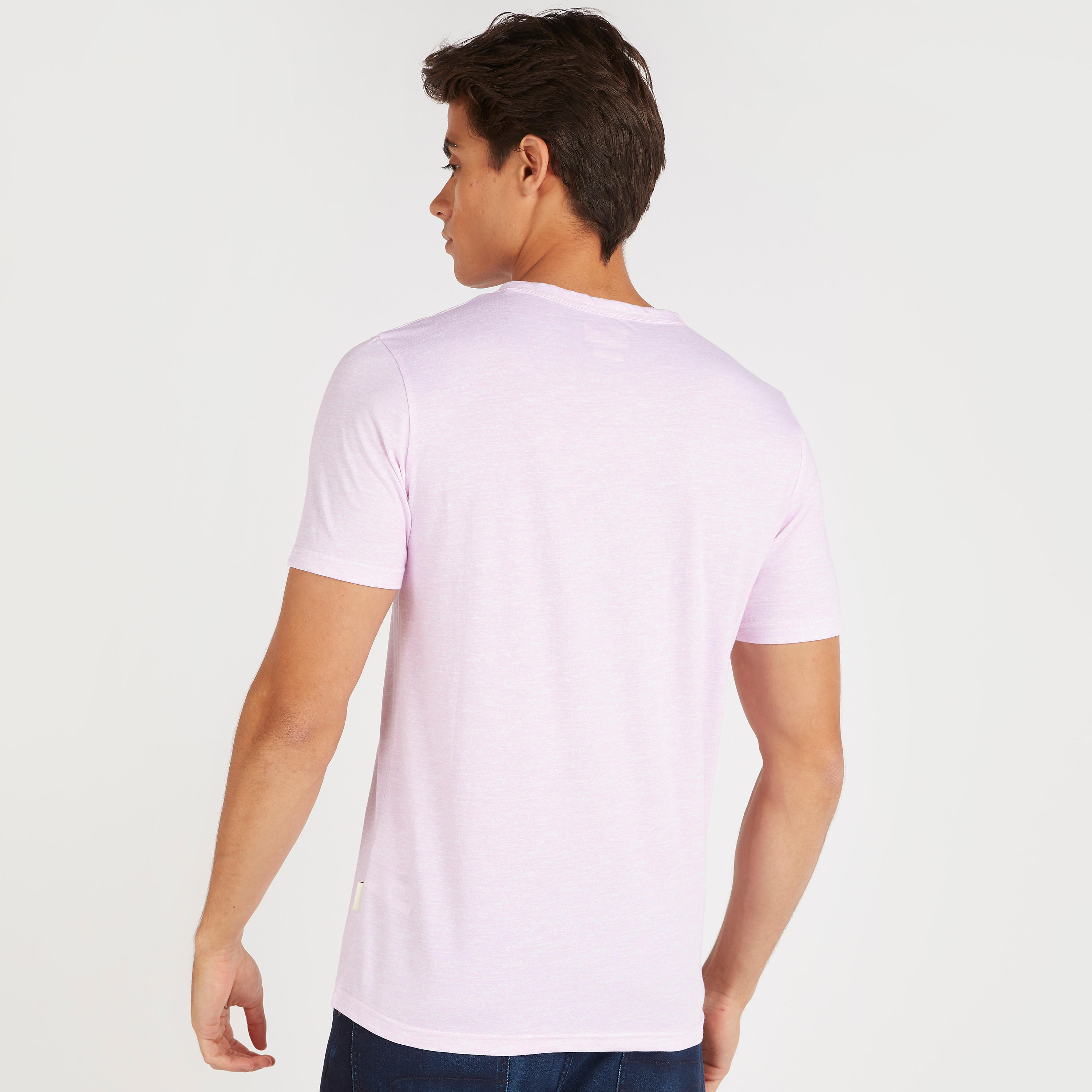 تيشيرت بياقة ضيّقة وأكمام قصيرة وطبعات من لي كوبر-men-clothing-tshirtsandpolos-tshirts-image-1