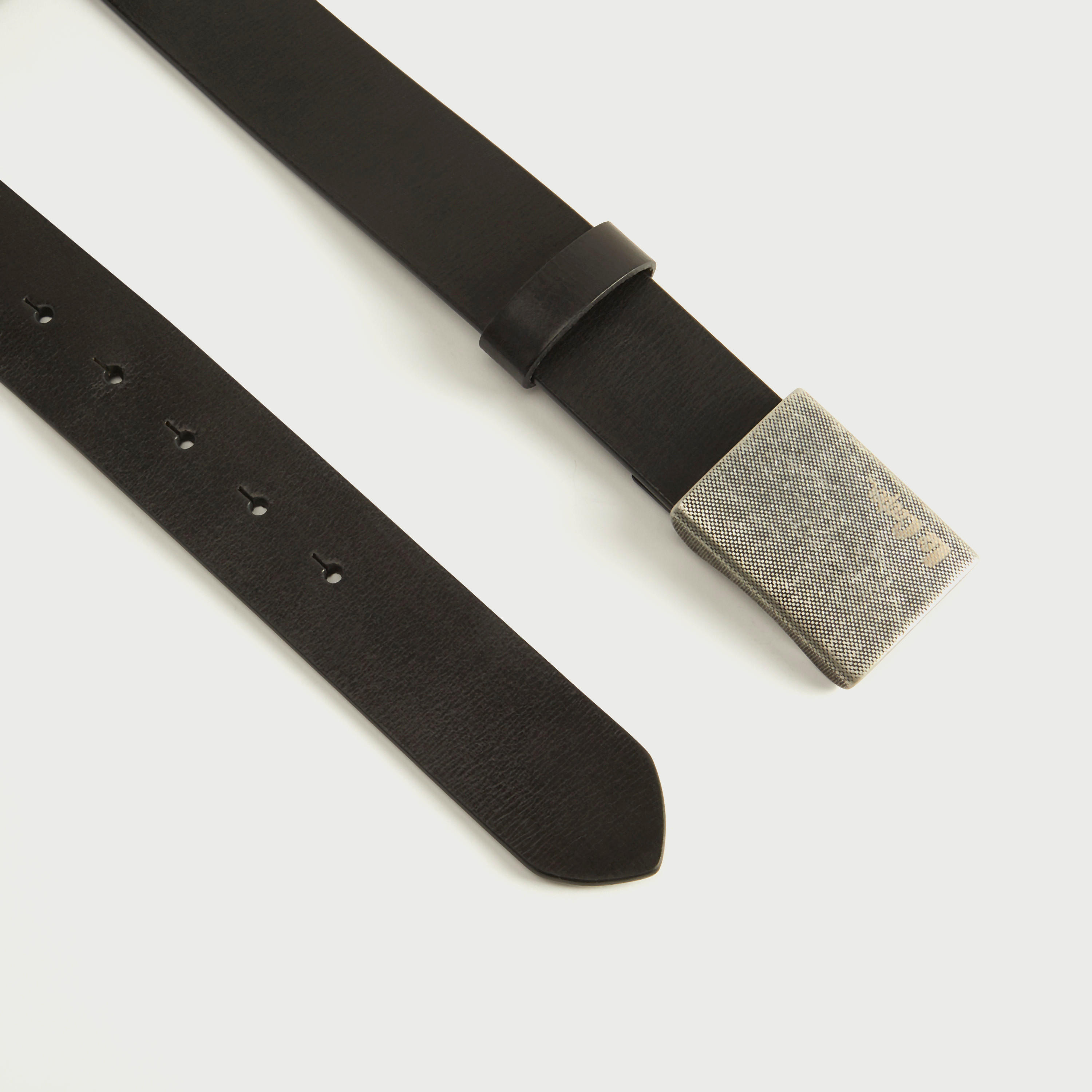 حزام جلد بارز الملمس بإبزيم من لي كوبر-men-beltsandwallets-belts-image-4
