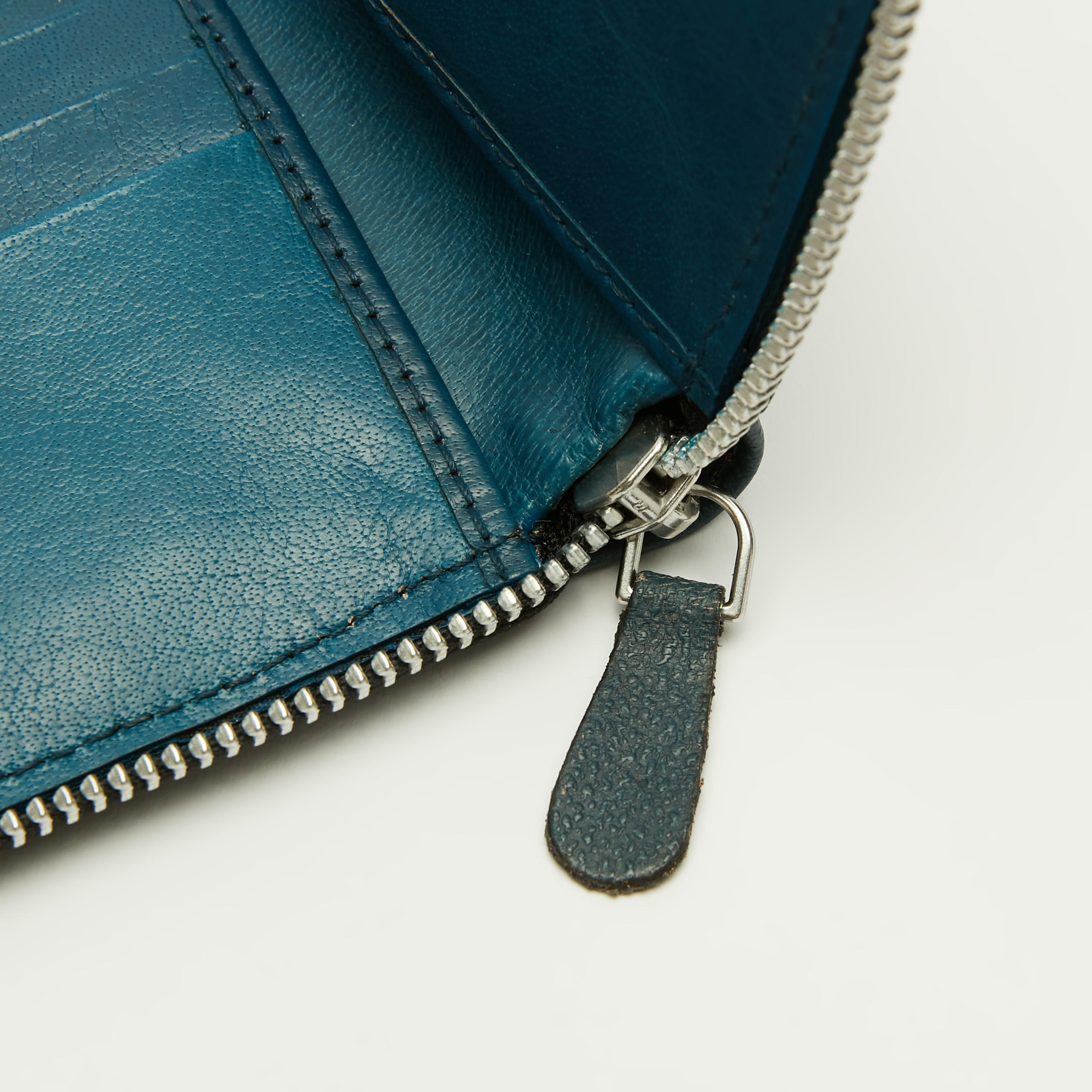 محفظة جلد بارزة الملمس بطيّة مزدوجة من لي كوبر-men-beltsandwallets-wallets-image-4