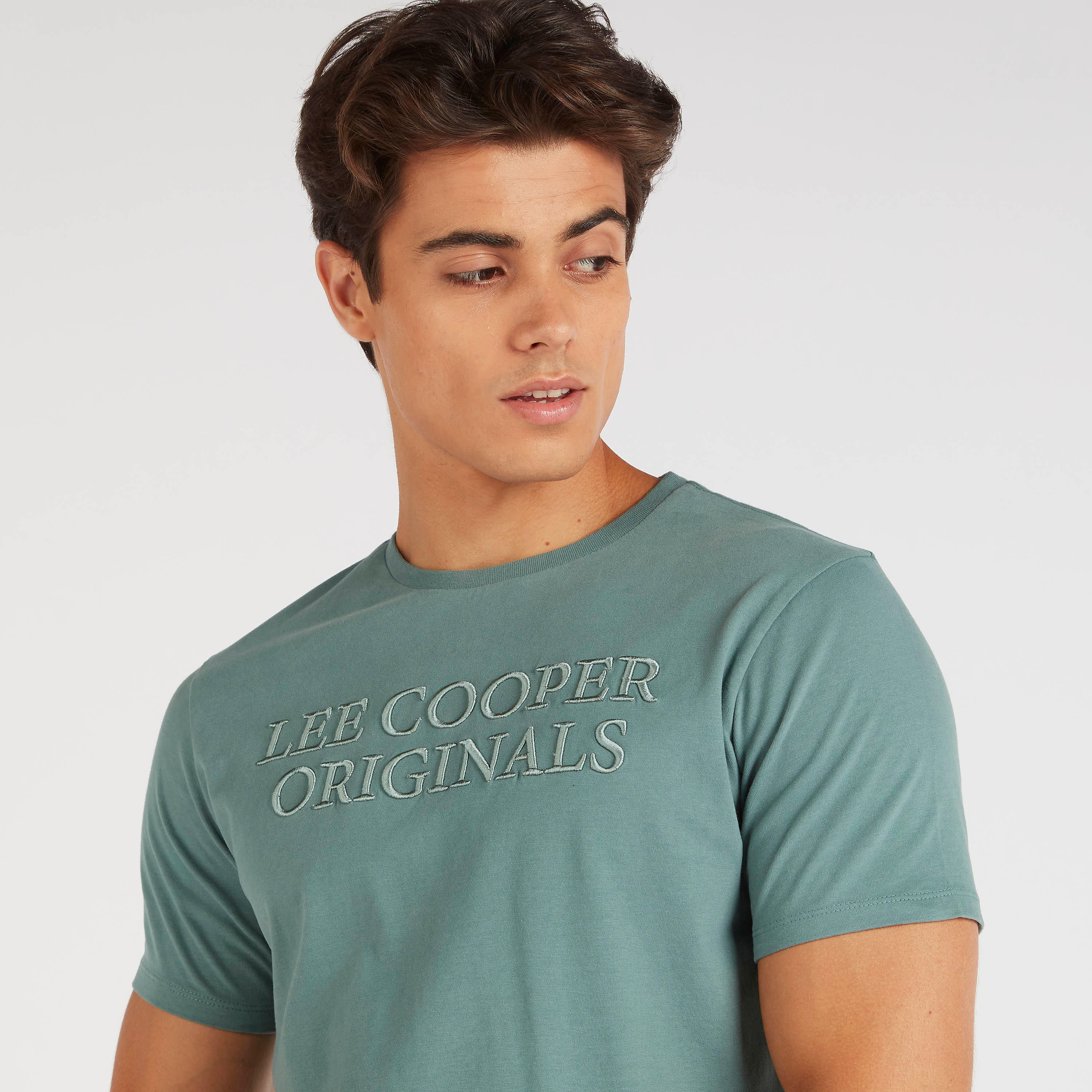 تيشيرت مطرّز بأكمام قصيرة من لي كوبر-men-clothing-tshirtsandpolos-tshirts-image-3