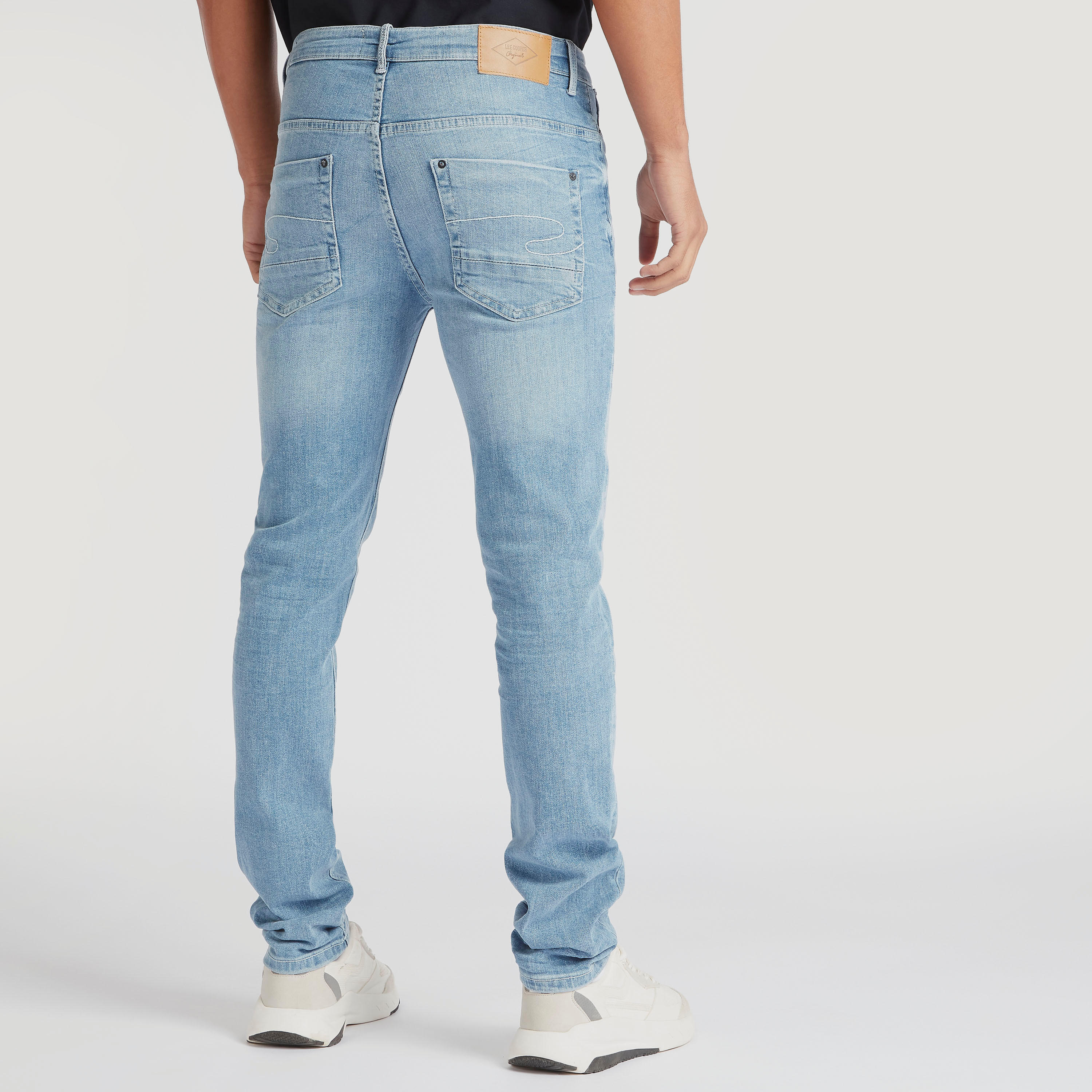 بنطلون جينز سادة بقصّة سكيني وجيوب من لي كوبر-men-clothing-bottoms-jeans-image-4