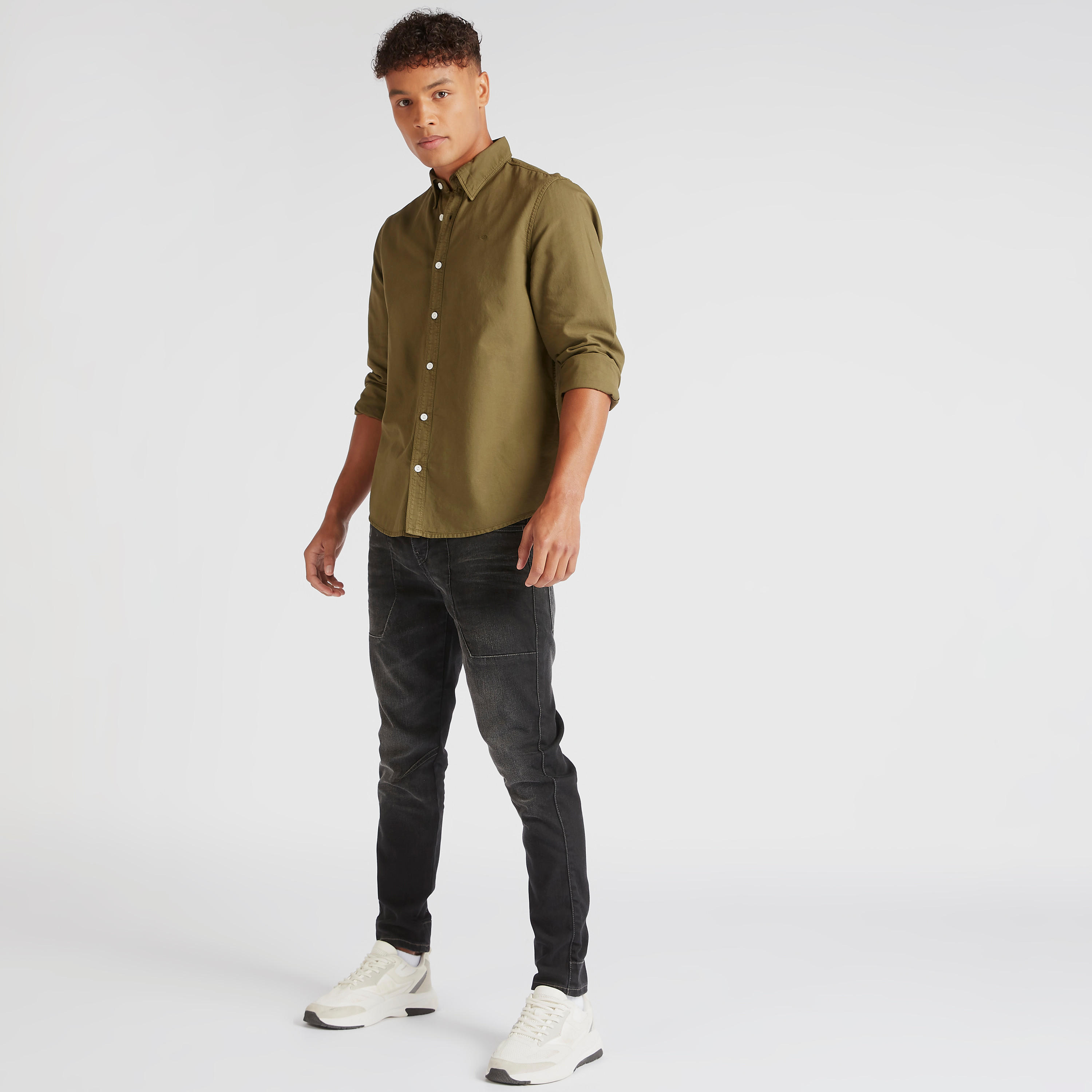 شورت جينز بزر إغلاق وجيوب من لي كوبر-men-clothing-bottoms-jeans-image-6