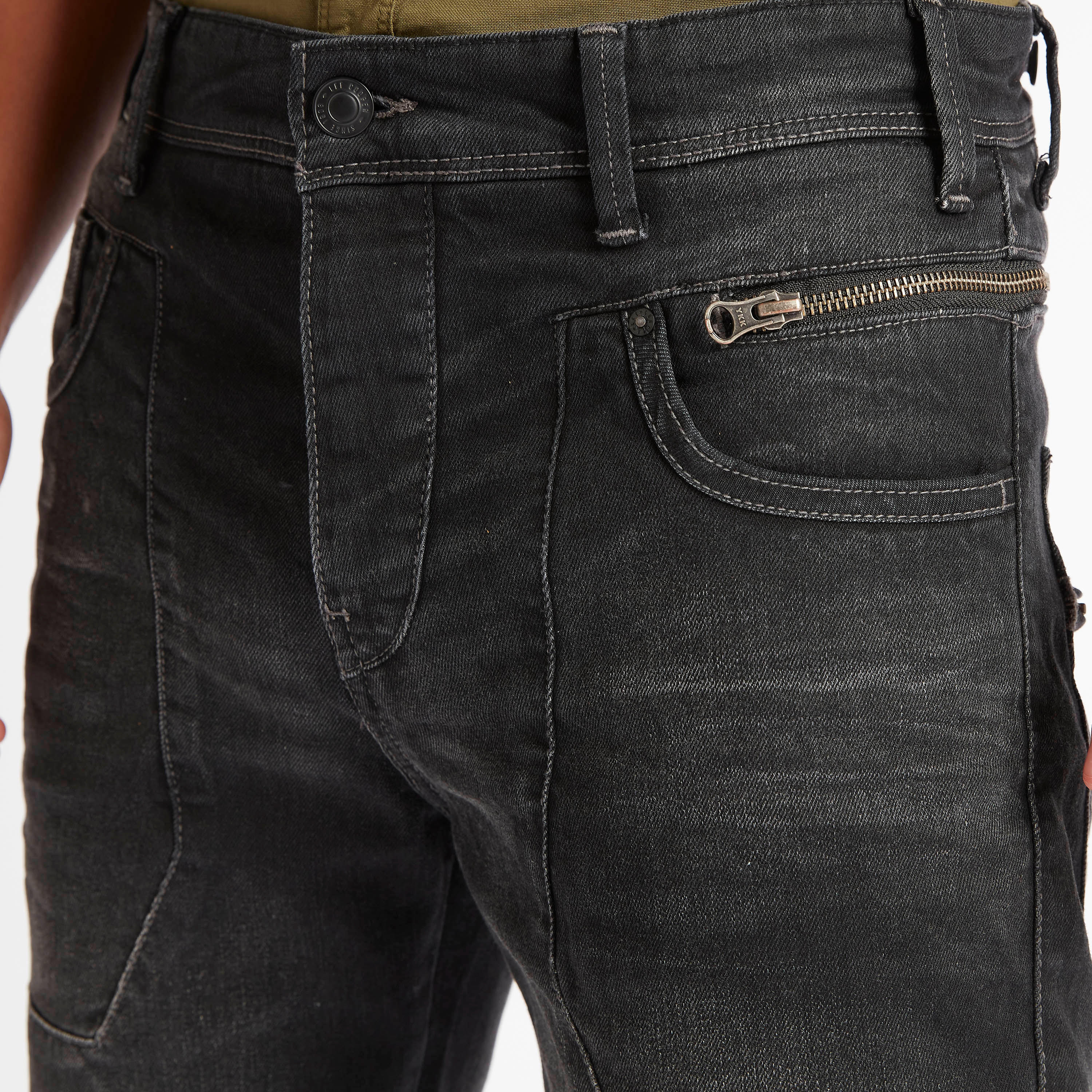 شورت جينز بزر إغلاق وجيوب من لي كوبر-men-clothing-bottoms-jeans-image-5
