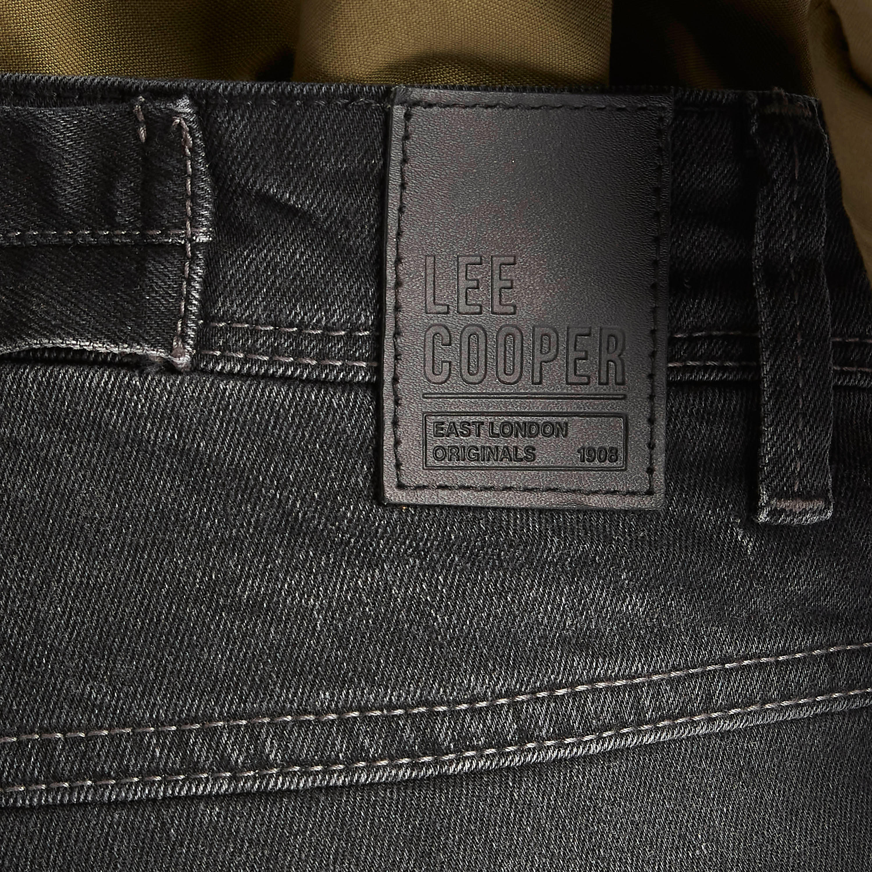 شورت جينز بزر إغلاق وجيوب من لي كوبر-men-clothing-bottoms-jeans-image-2