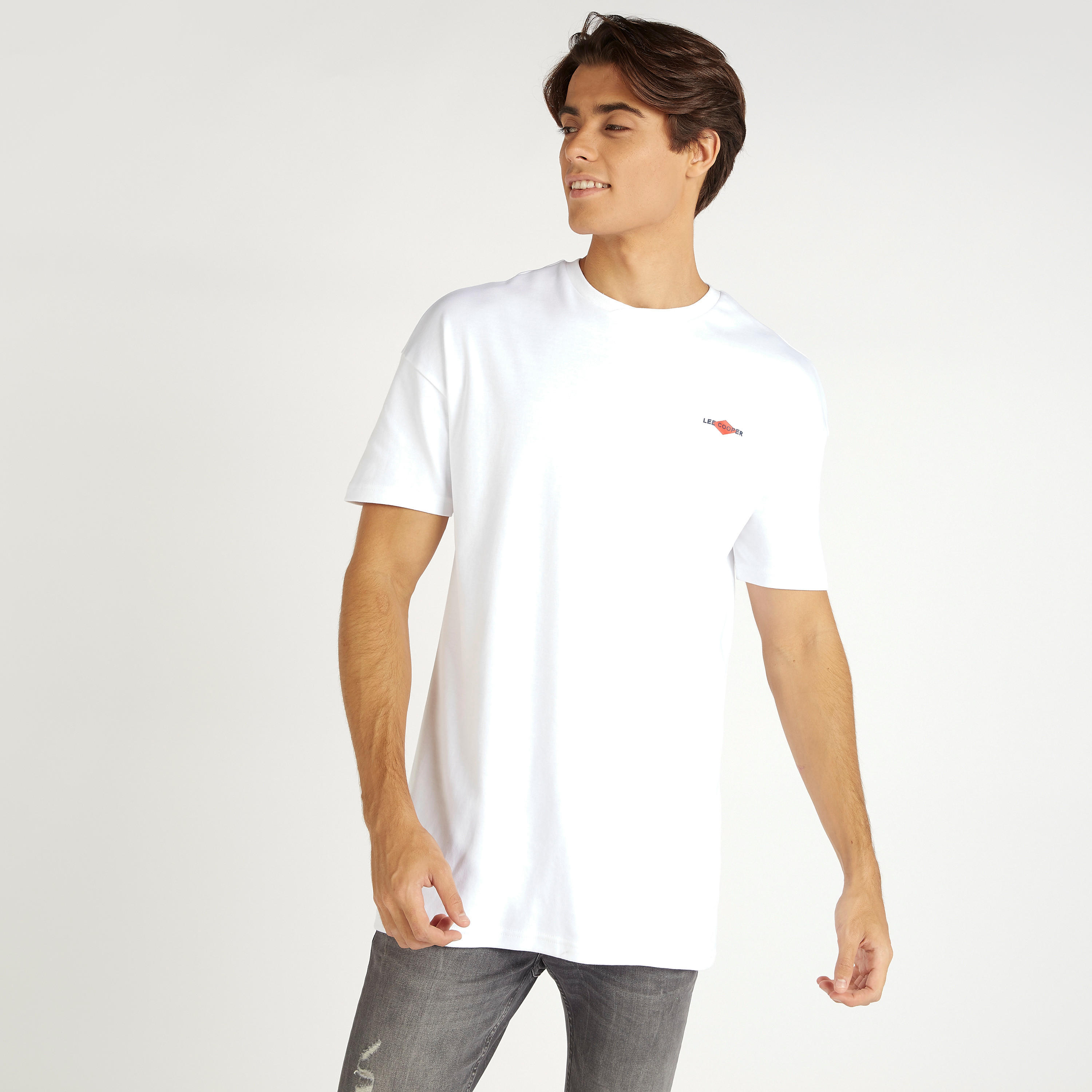 تيشيرت بياقة ضيّقة وطبعات من لي كوبر-men-clothing-tshirtsandpolos-tshirts-image-6