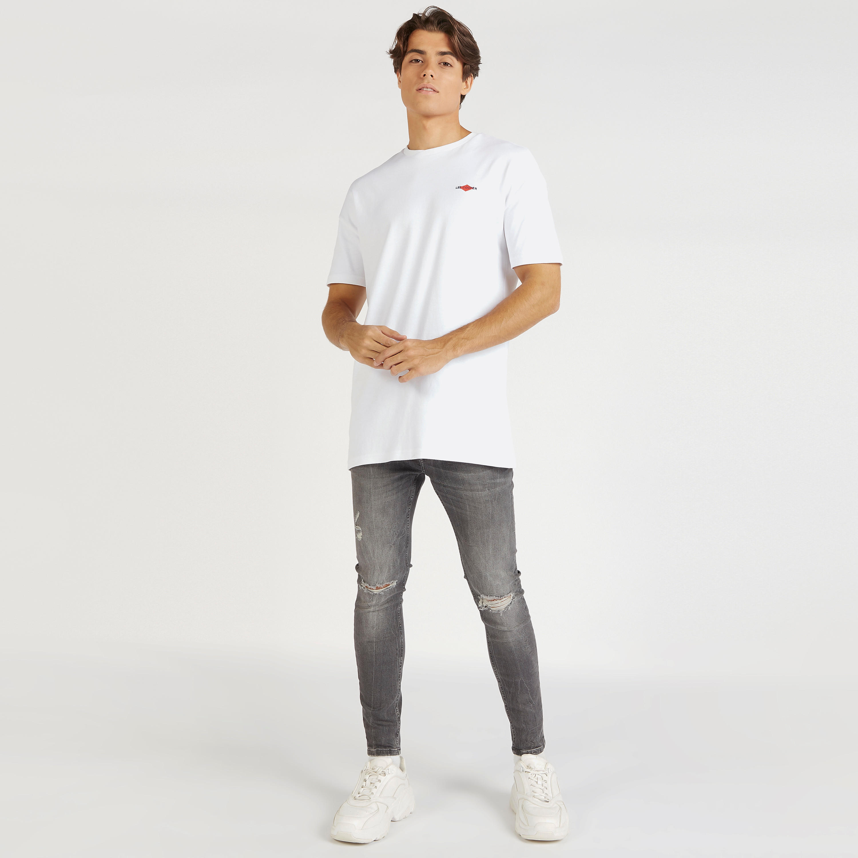 تيشيرت بياقة ضيّقة وطبعات من لي كوبر-men-clothing-tshirtsandpolos-tshirts-image-5