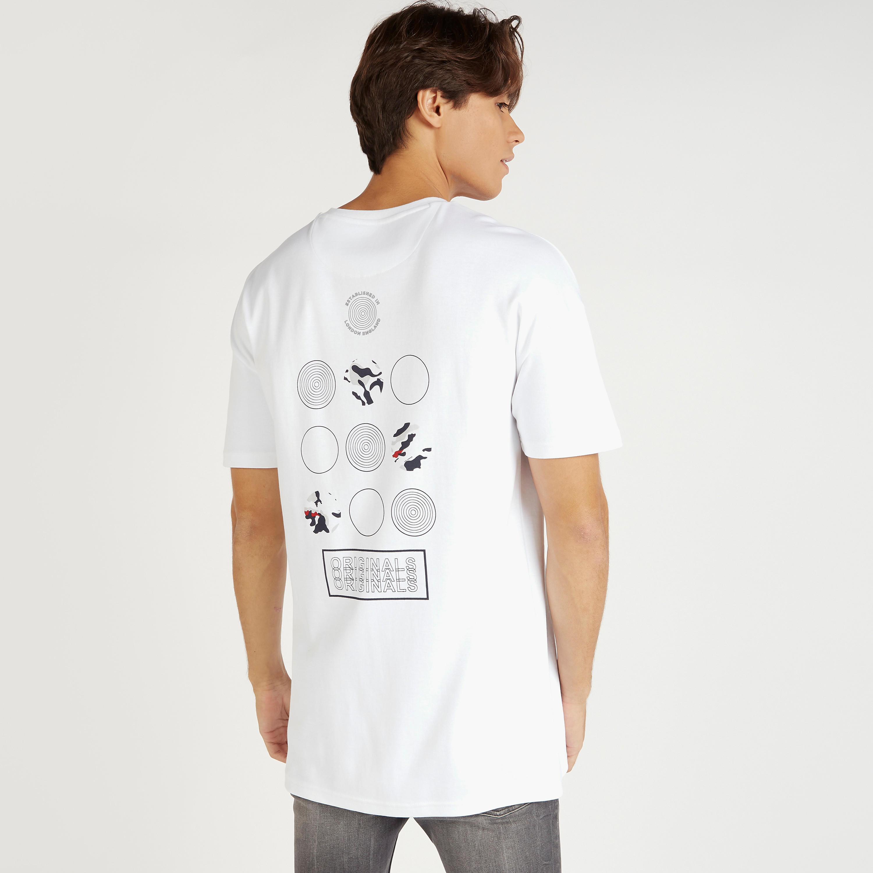 تيشيرت بياقة ضيّقة وطبعات من لي كوبر-men-clothing-tshirtsandpolos-tshirts-image-3