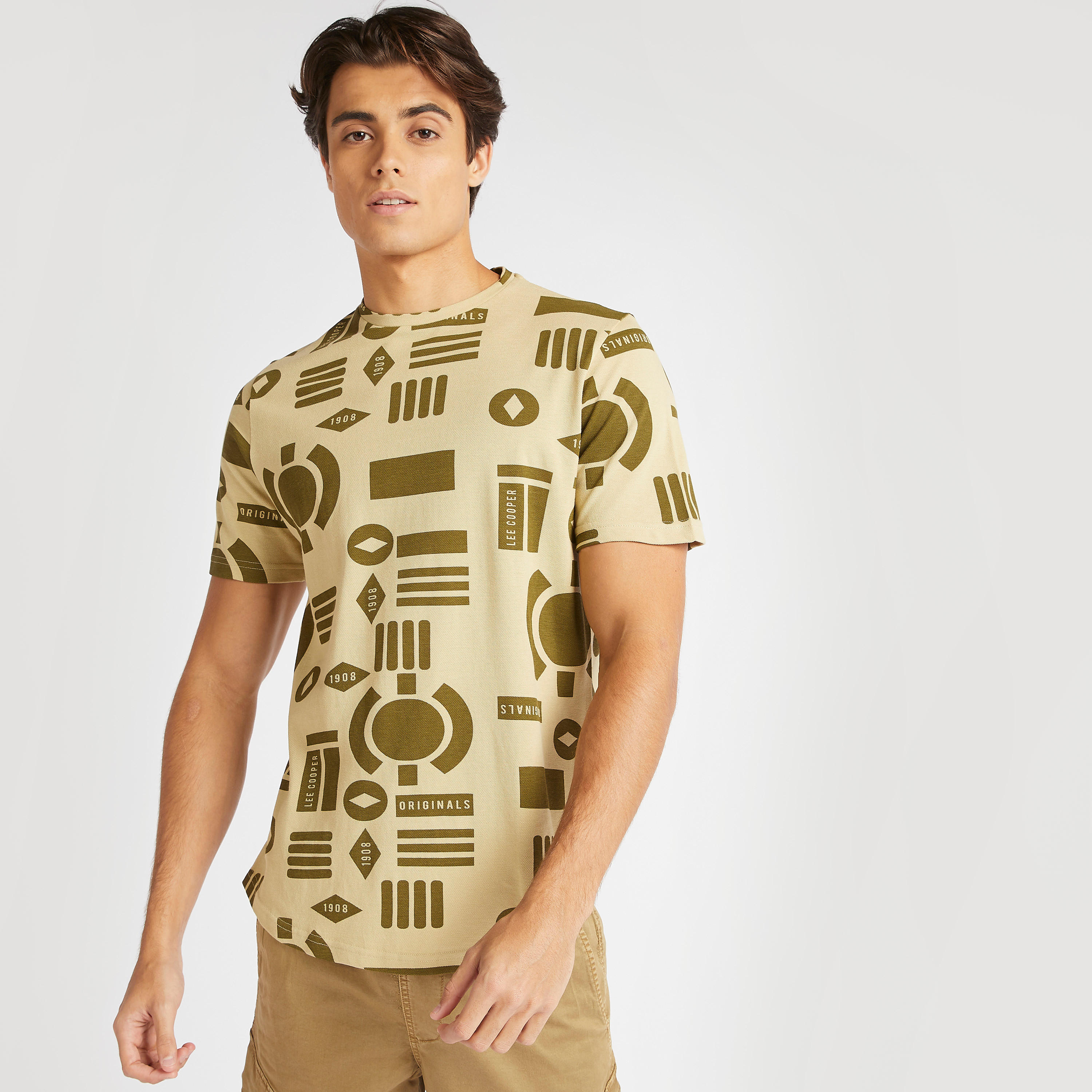 تيشيرت بطبعات وياقة ضيّقة وأكمام قصيرة من لي كوبر-men-clothing-tshirtsandpolos-tshirts-image-1